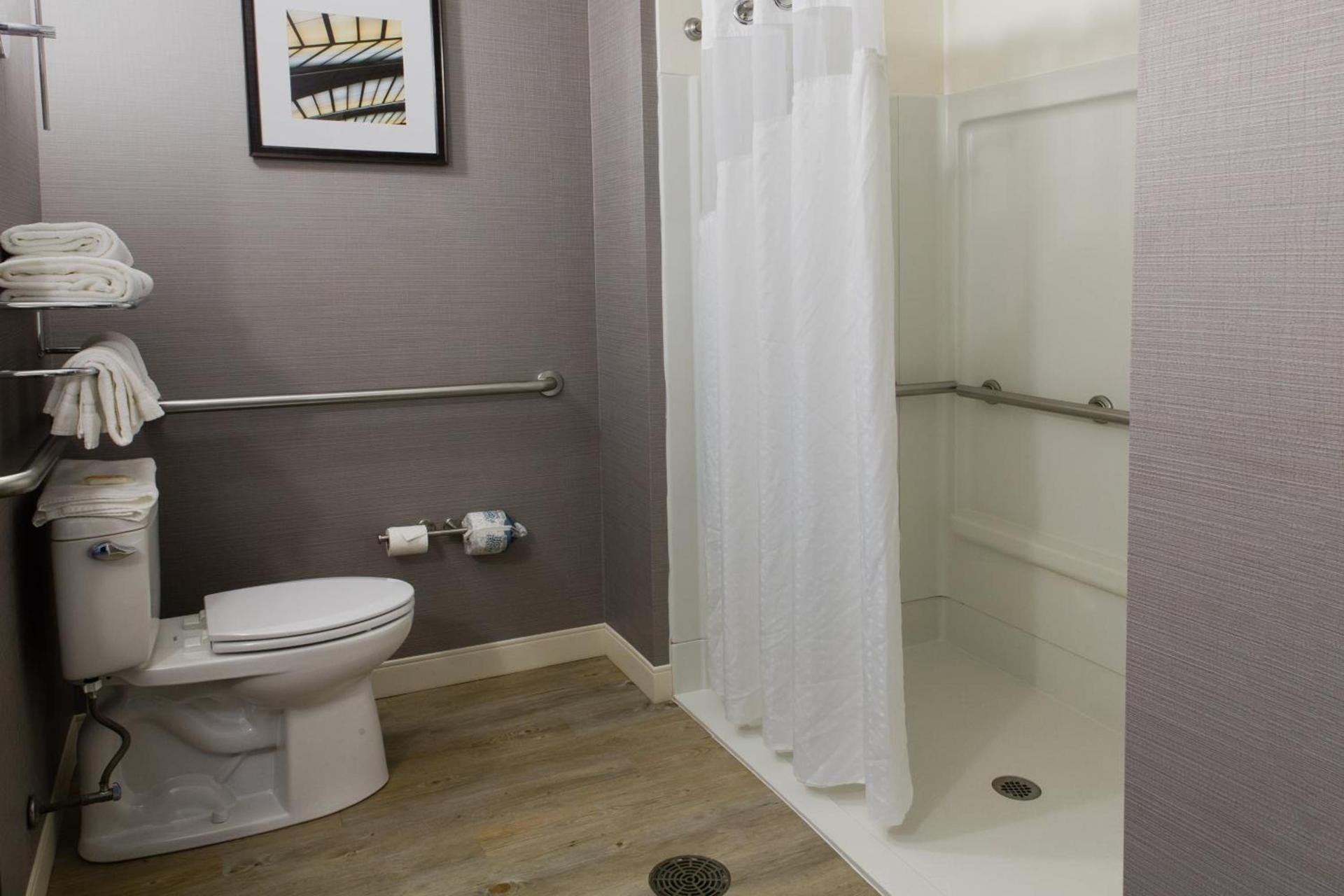Holiday Inn Hotel & Suites Bloomington Airport by IHG photo 57