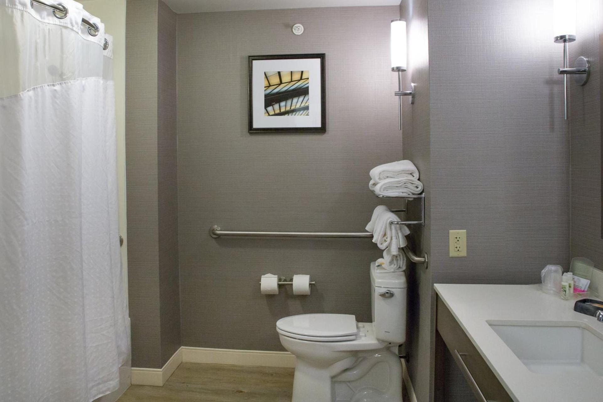 Holiday Inn Hotel & Suites Bloomington Airport by IHG photo 30