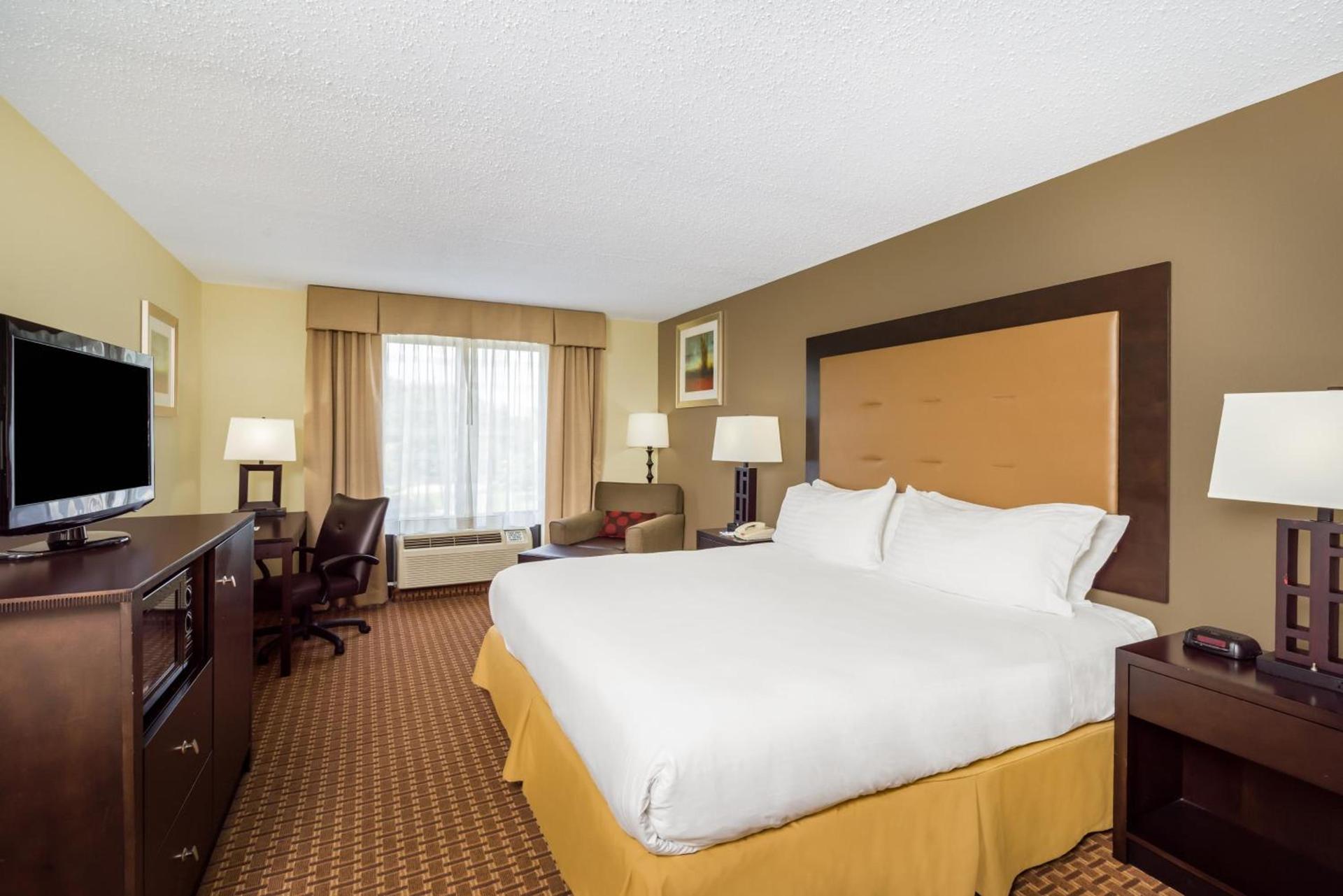 Holiday Inn Express Hotel & Suites-North East by IHG photo 32