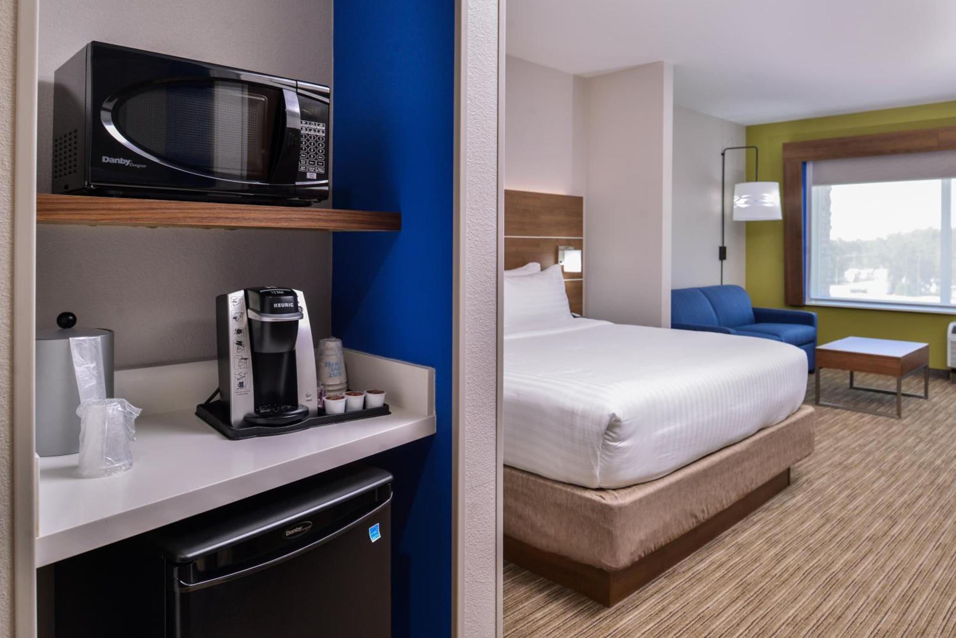 Holiday Inn Express & Suites - Siloam Springs by IHG photo 42