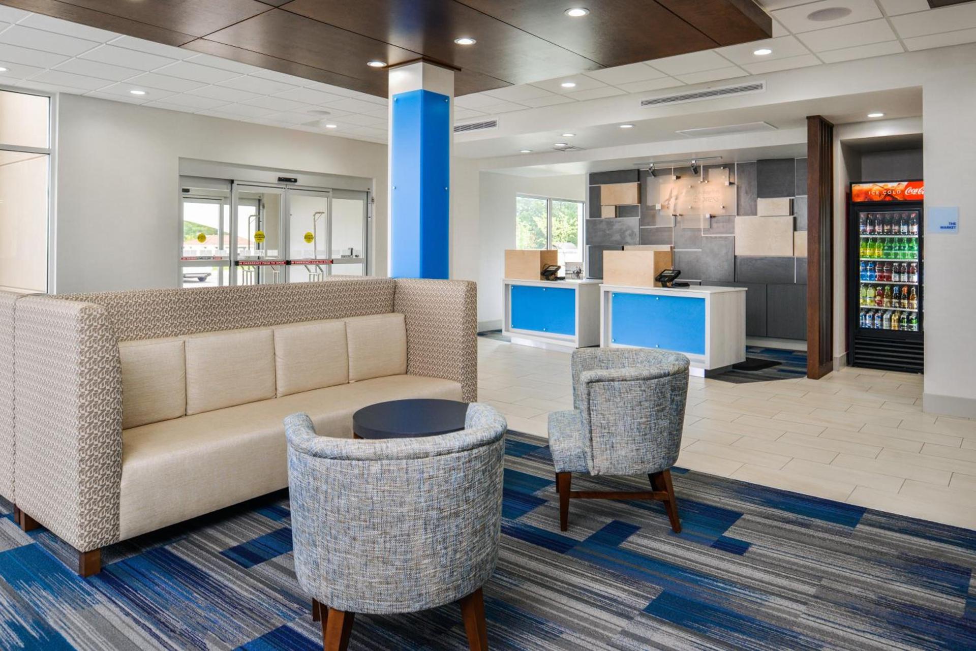 Holiday Inn Express & Suites - Siloam Springs by IHG photo 3