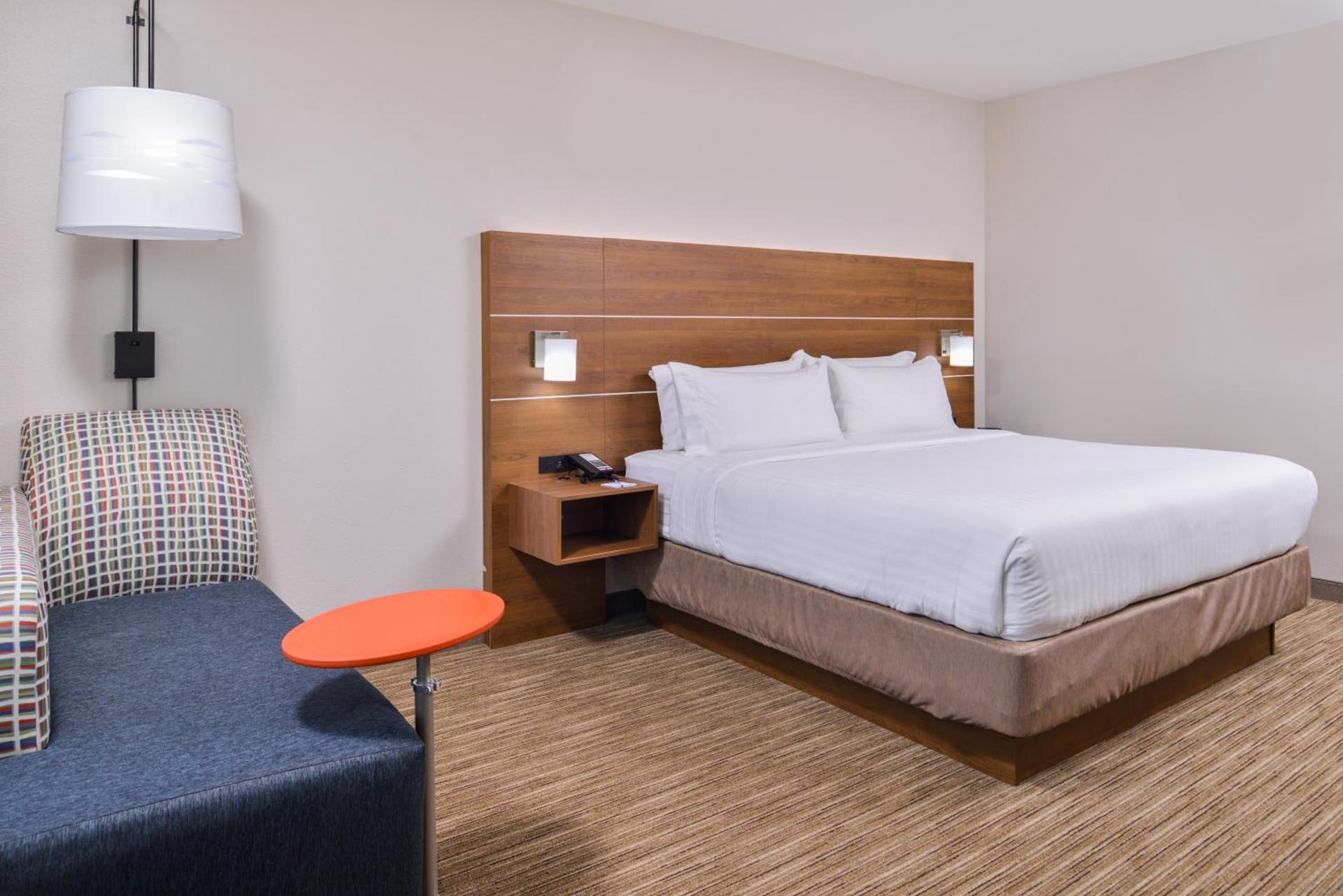 Holiday Inn Express & Suites - Siloam Springs by IHG photo 50