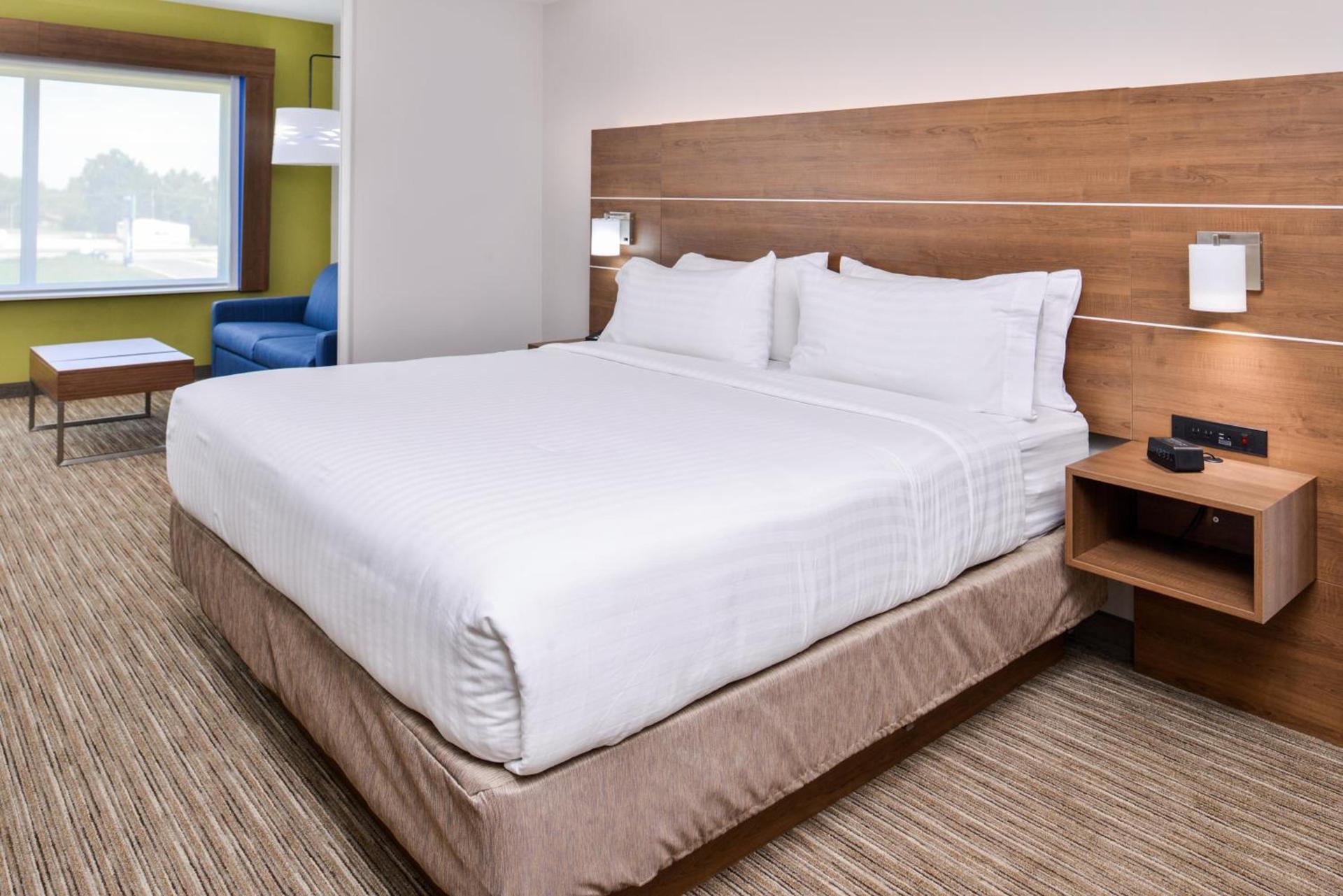 Holiday Inn Express & Suites - Siloam Springs by IHG photo 56
