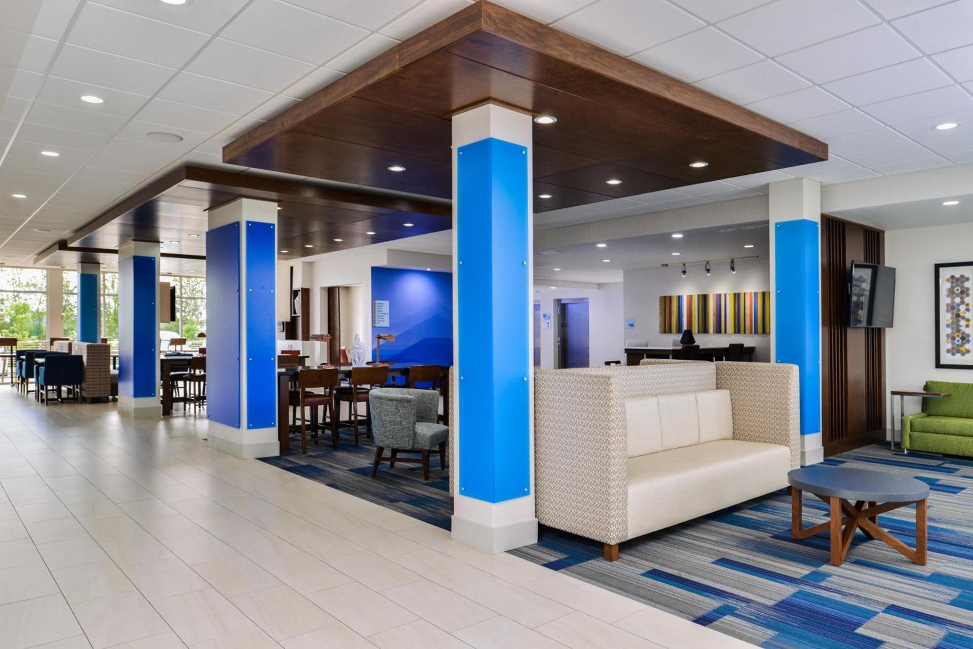 Holiday Inn Express & Suites - Siloam Springs by IHG photo 10