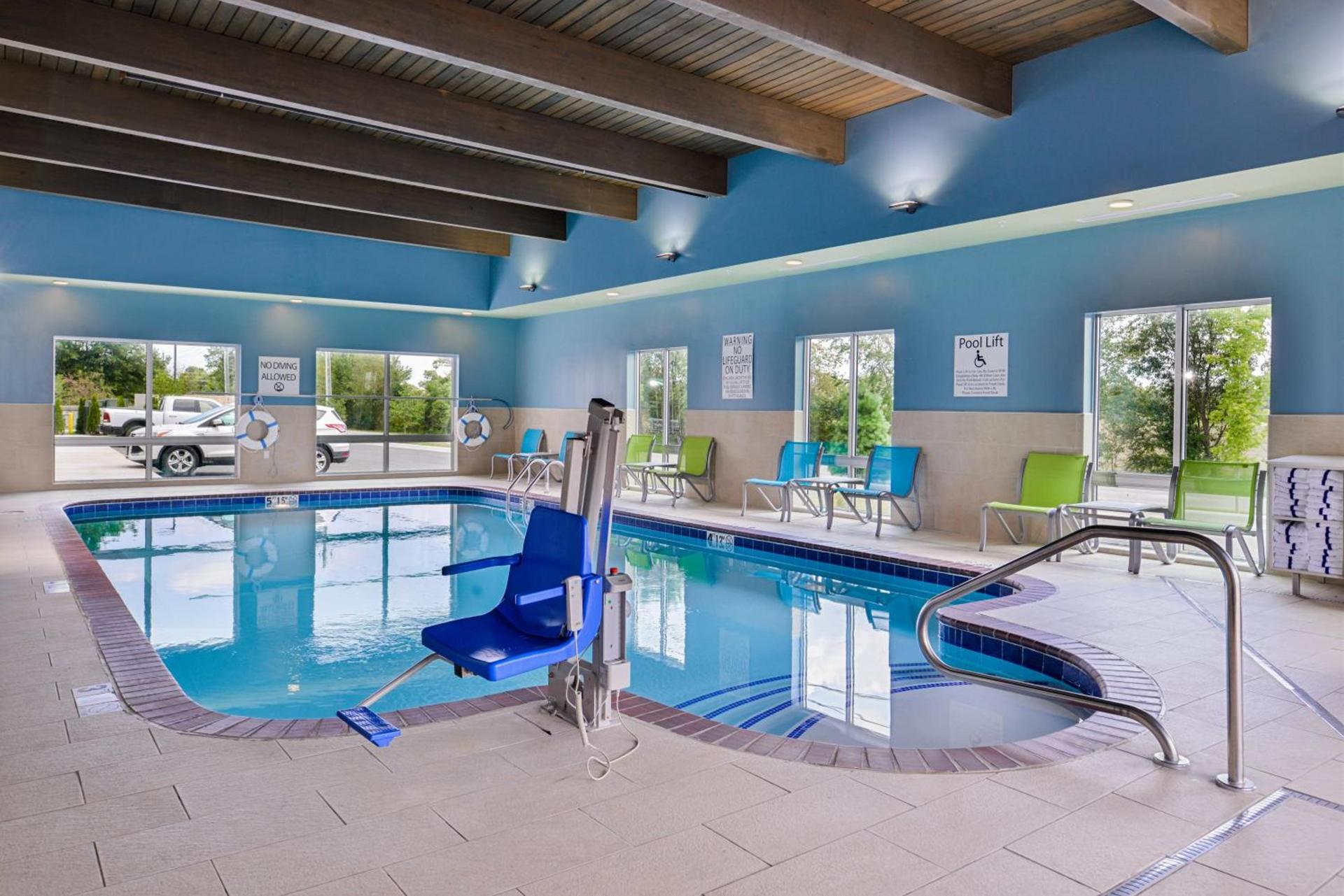 Holiday Inn Express & Suites - Siloam Springs by IHG photo 29