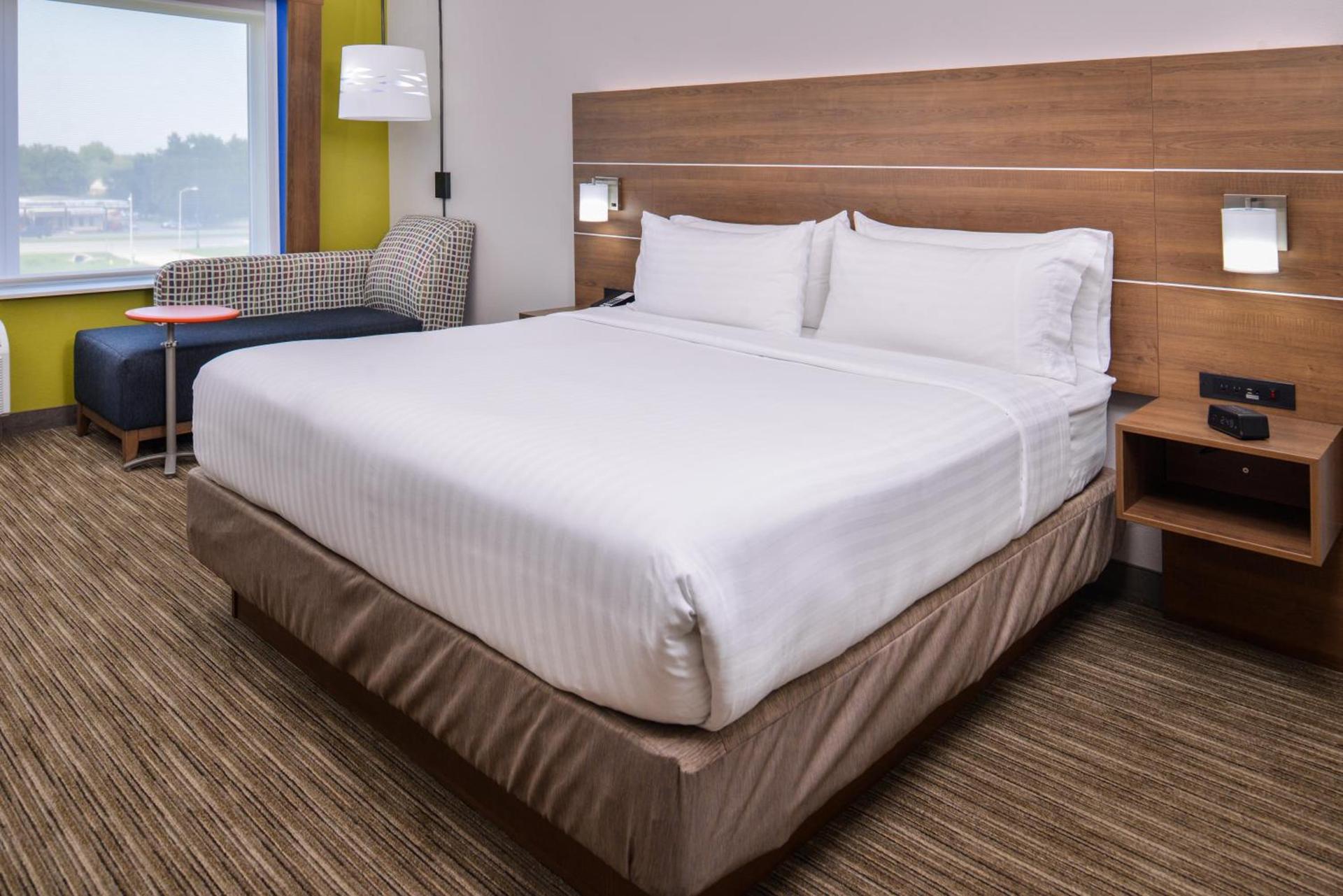 Holiday Inn Express & Suites - Siloam Springs by IHG photo 51