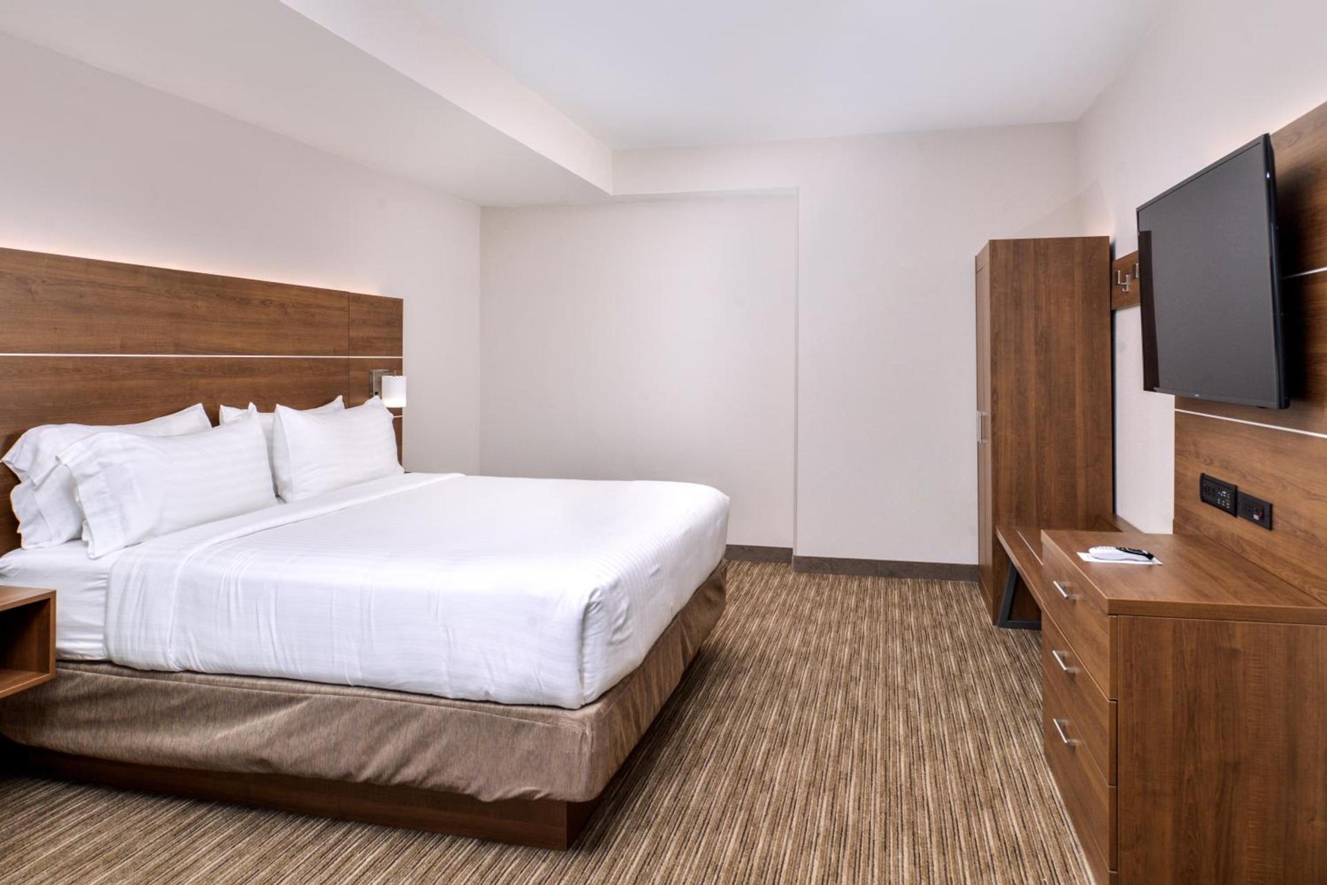 Holiday Inn Express & Suites - Siloam Springs by IHG photo 43