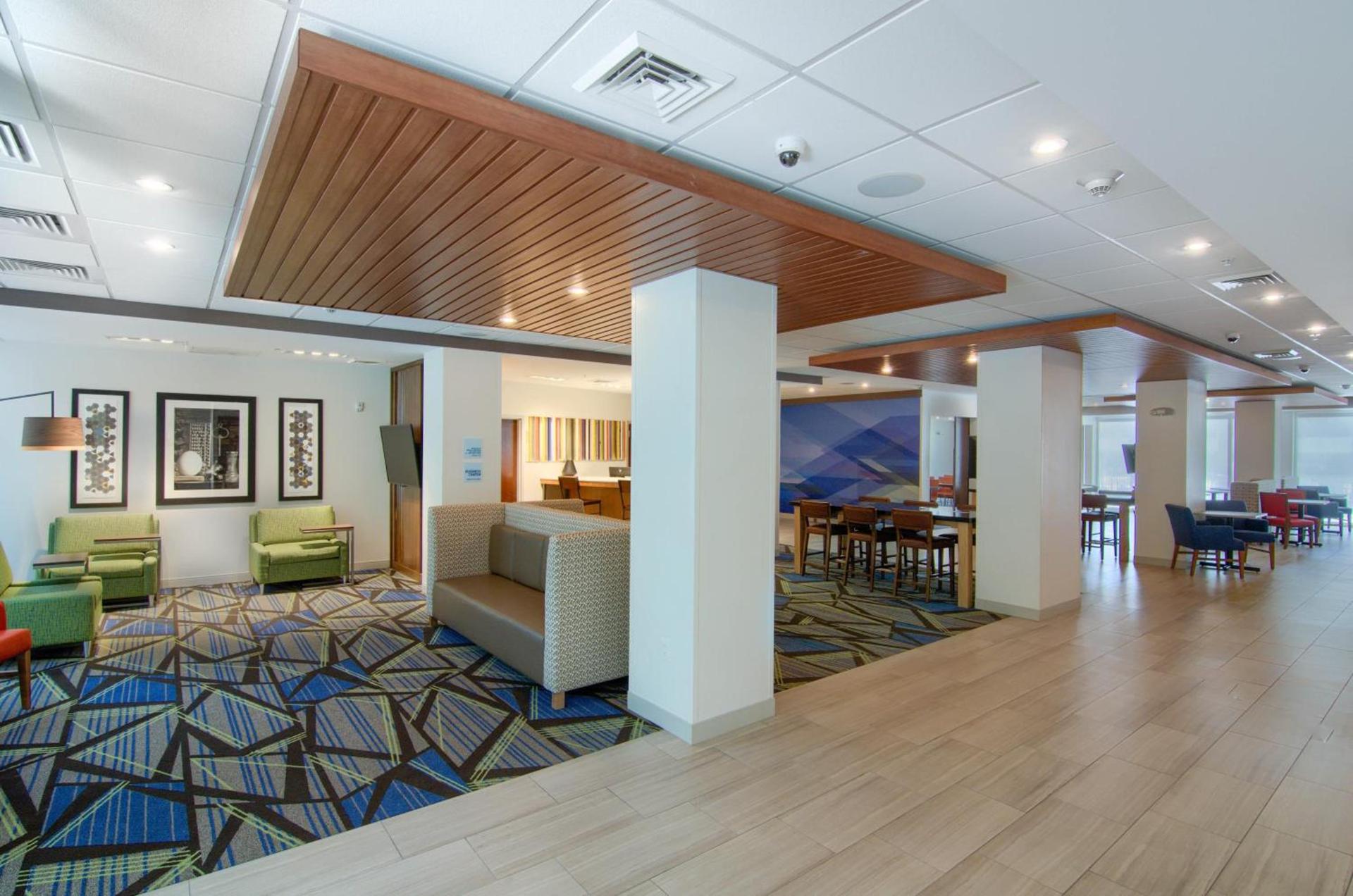 Holiday Inn Express & Suites Mobile - University Area by IHG photo 26
