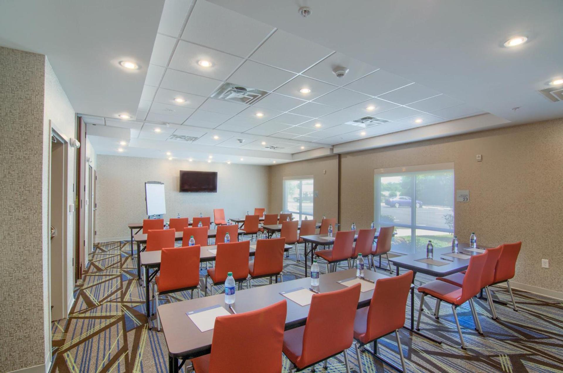 Holiday Inn Express & Suites Mobile - University Area by IHG photo 38