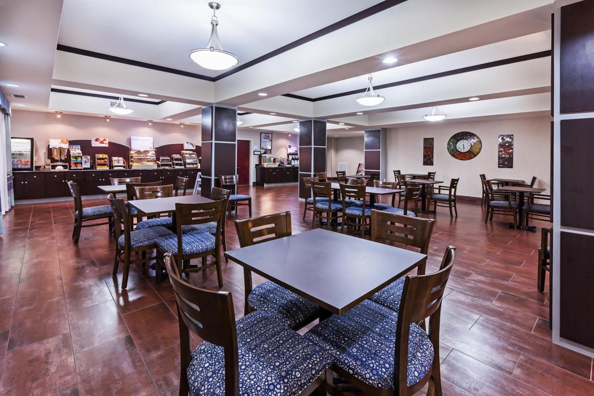 Holiday Inn Express & Suites Cleveland by IHG photo 17