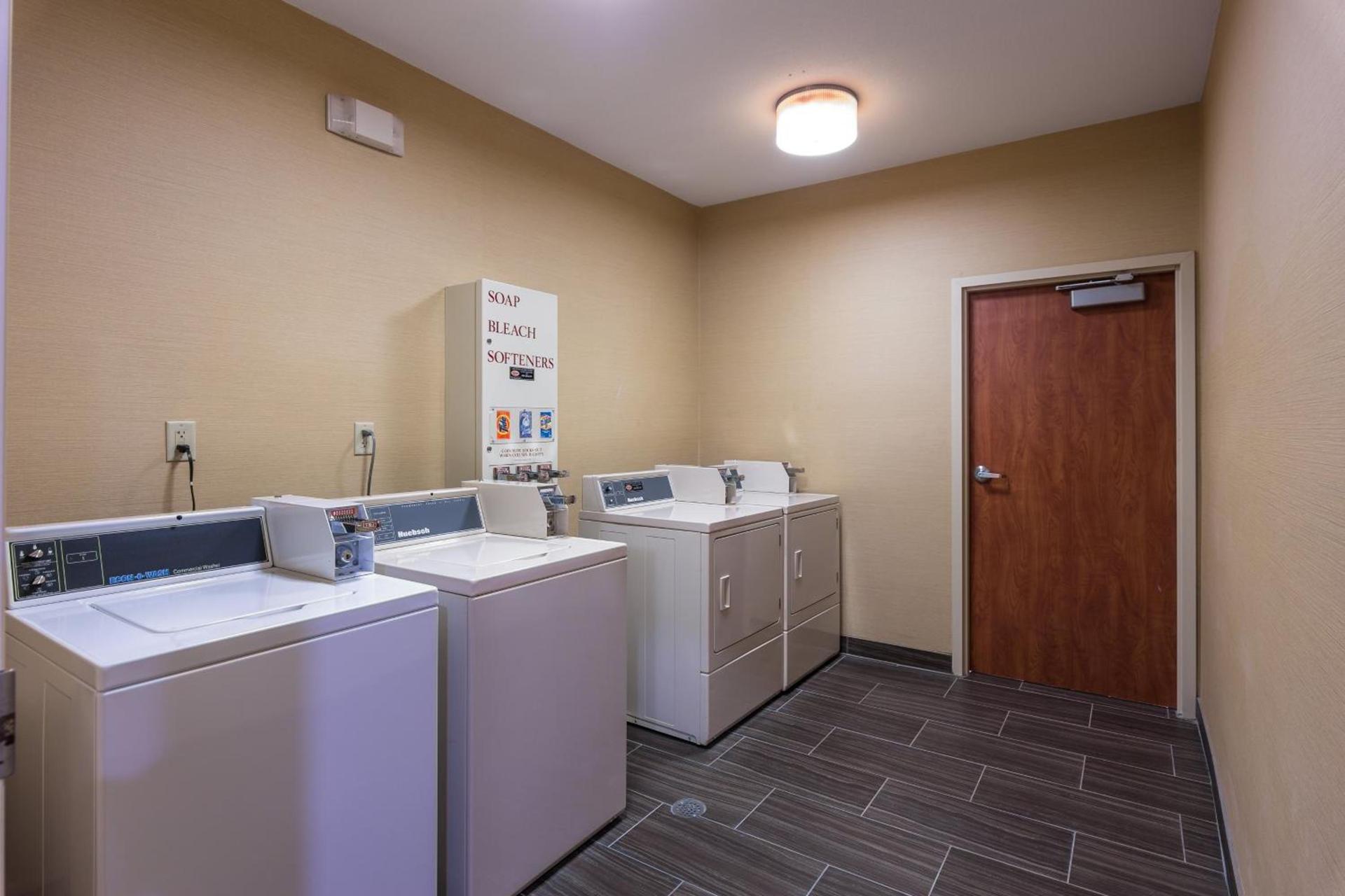 Holiday Inn Express Hotel & Suites Edmond by IHG photo 3