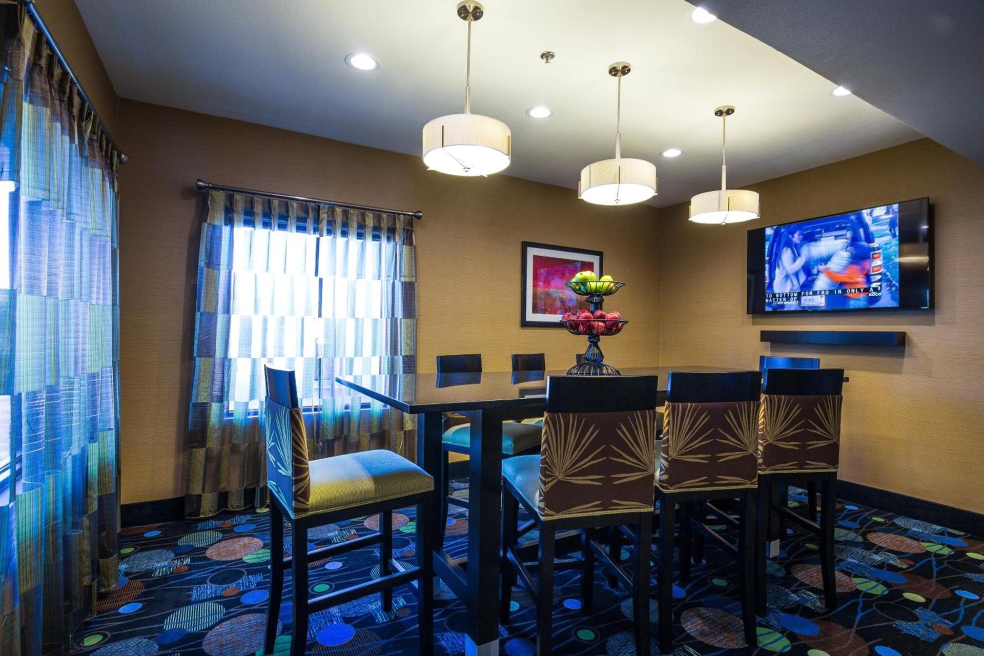 Holiday Inn Express Hotel & Suites Edmond by IHG photo 6