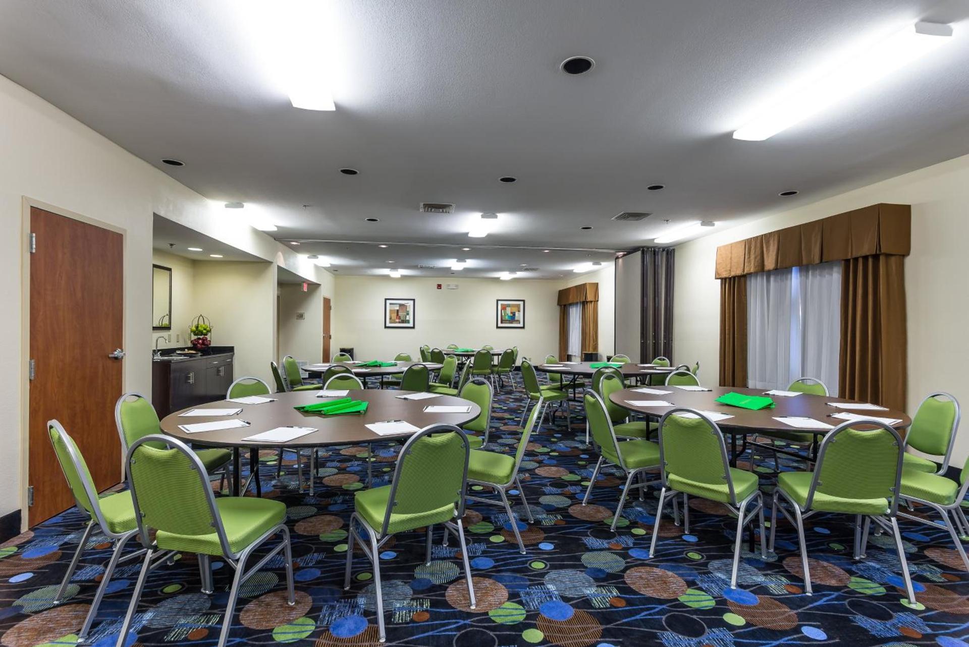 Holiday Inn Express Hotel & Suites Edmond by IHG photo 36
