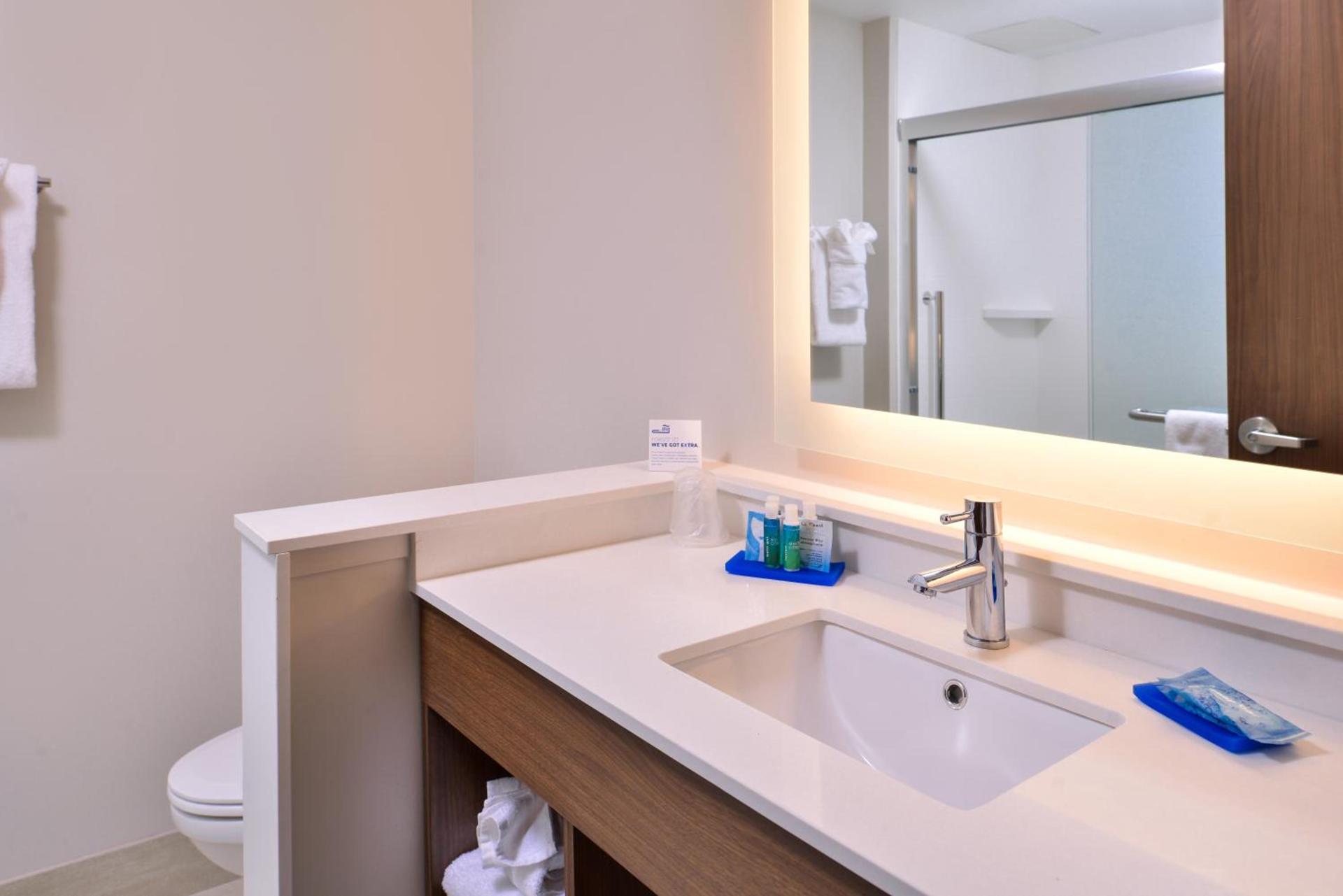 Holiday Inn Express & Suites Farmville by IHG photo 15