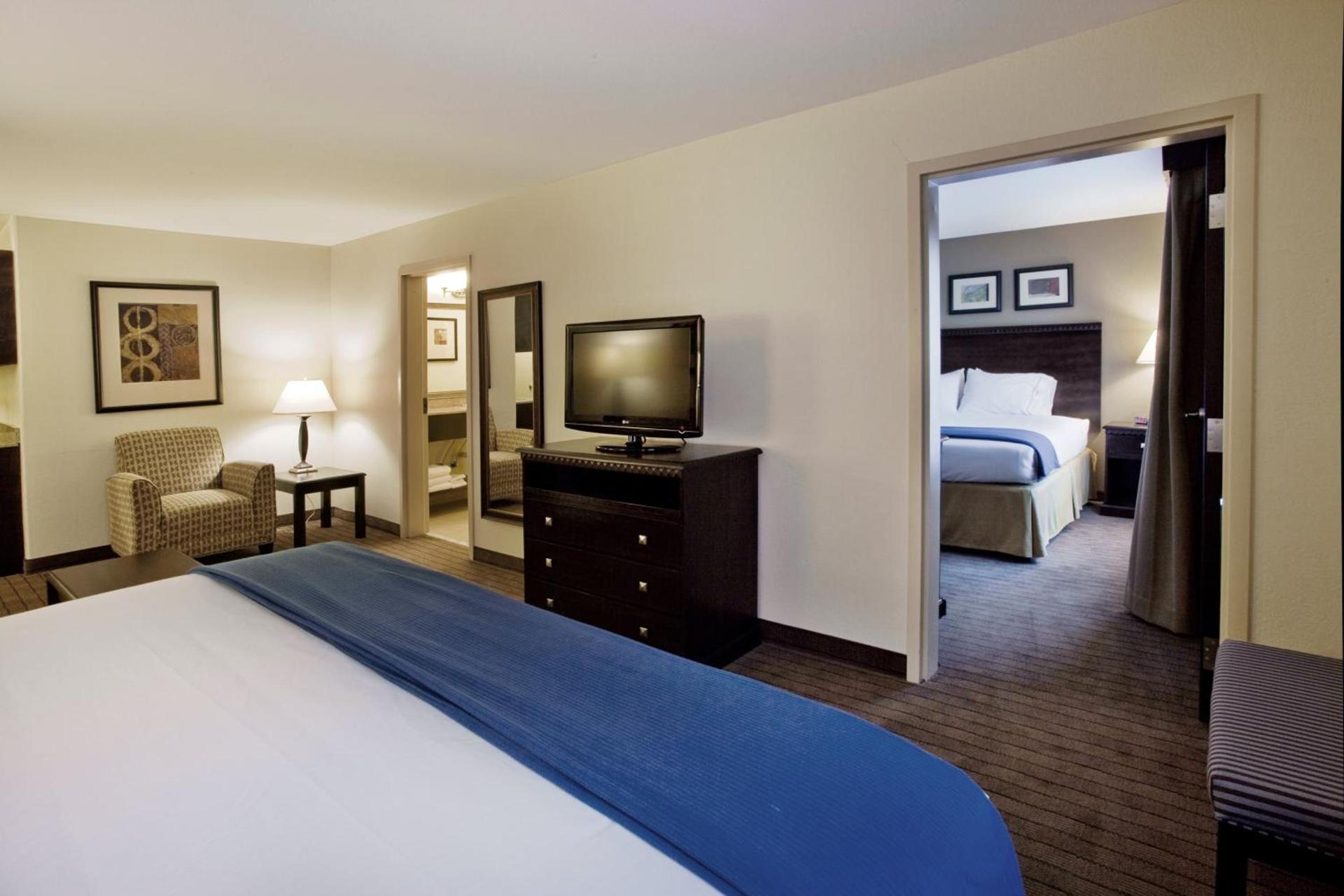 Holiday Inn Express & Suites Moultrie by IHG photo 5