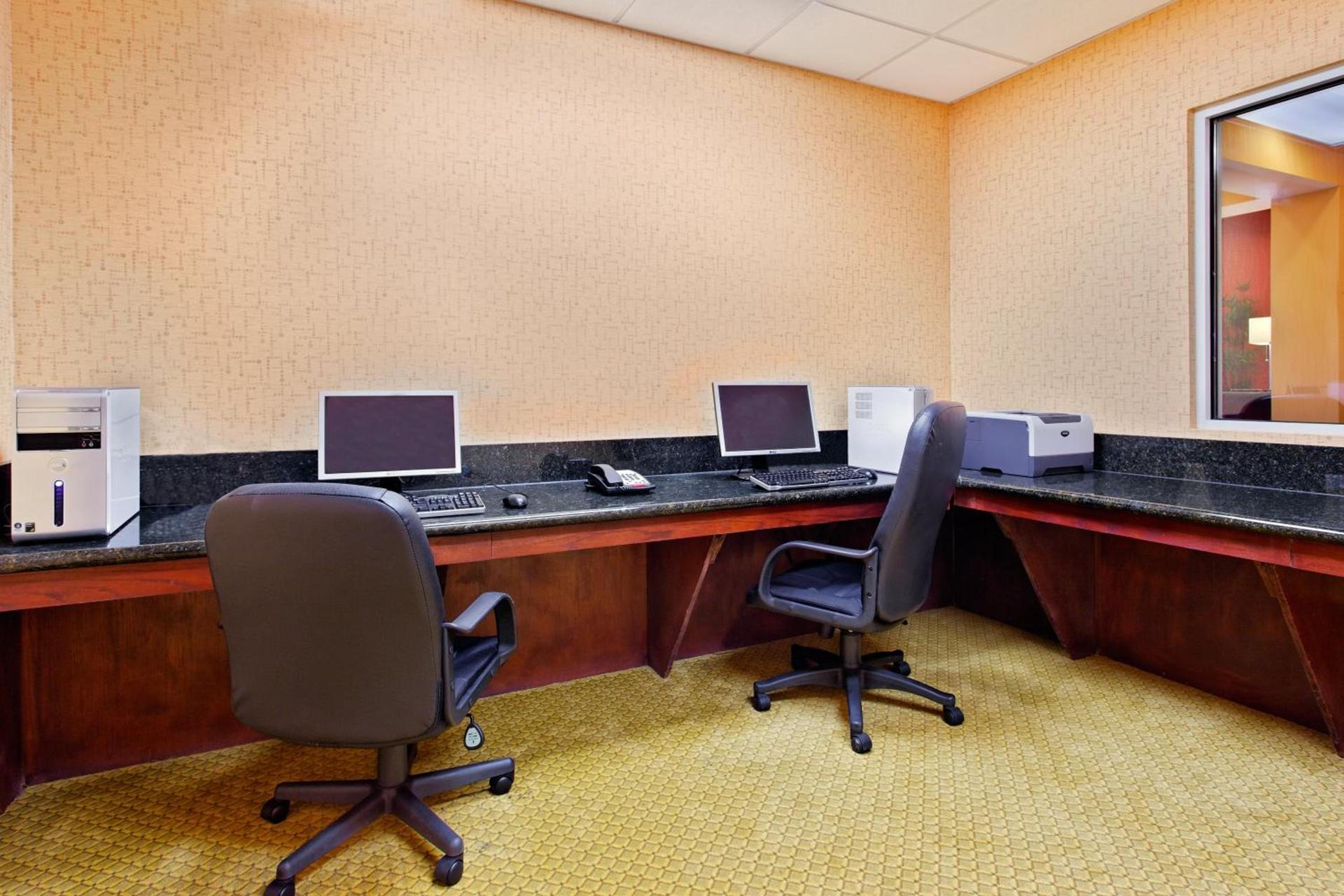 Holiday Inn Express & Suites Malvern by IHG photo 3