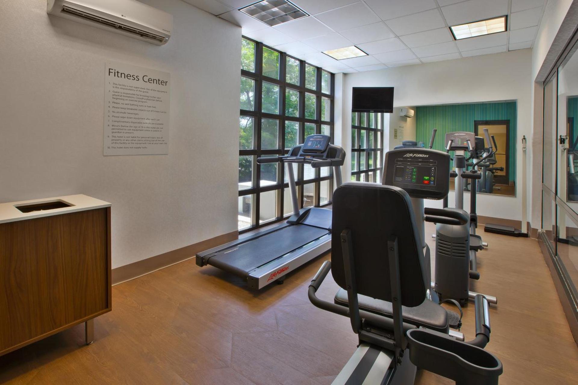 Holiday Inn Express Hotel & Suites Cincinnati Northeast-Milford by IHG photo 14