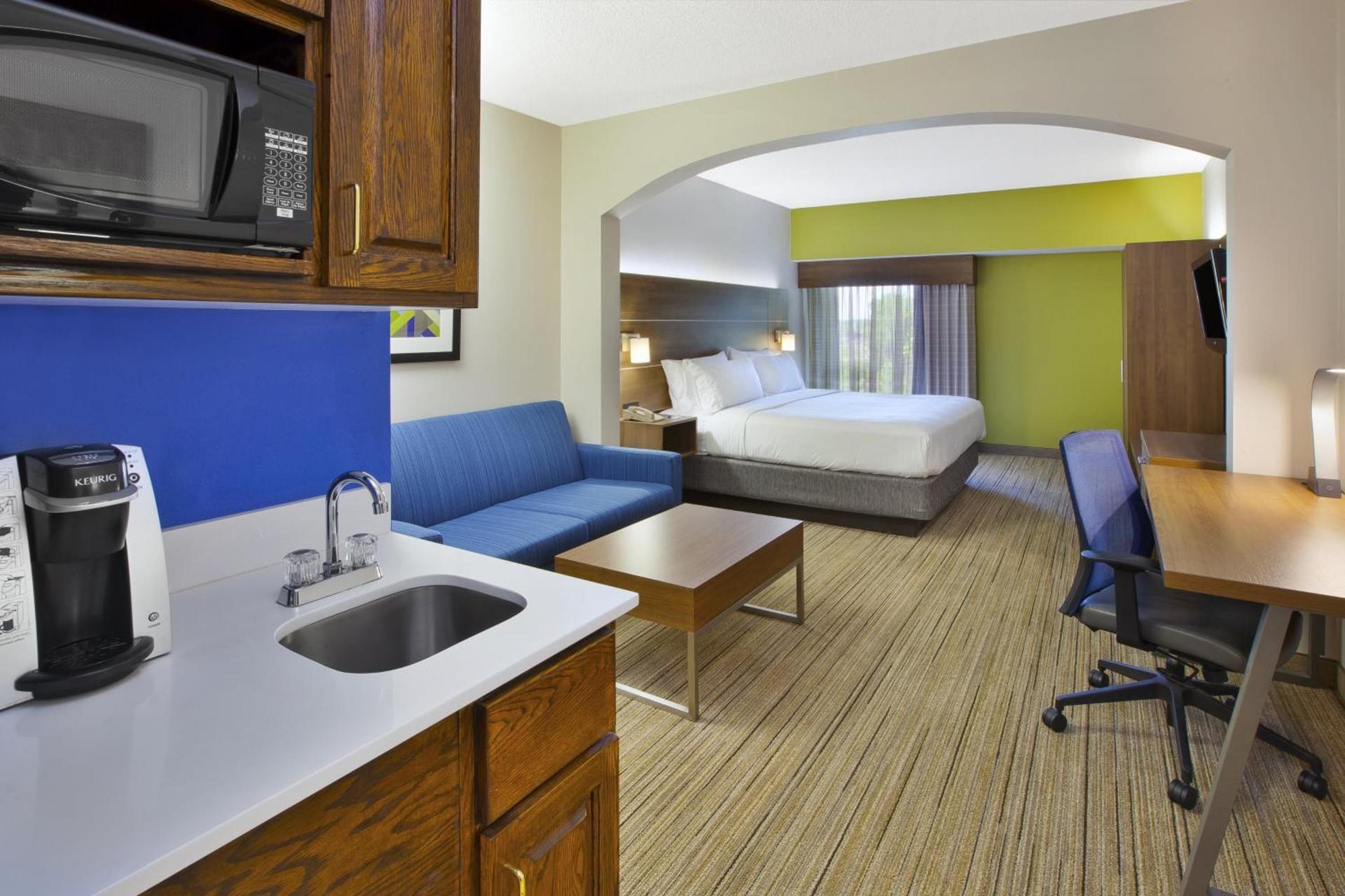 Holiday Inn Express Hotel & Suites Cincinnati Northeast-Milford by IHG photo 42