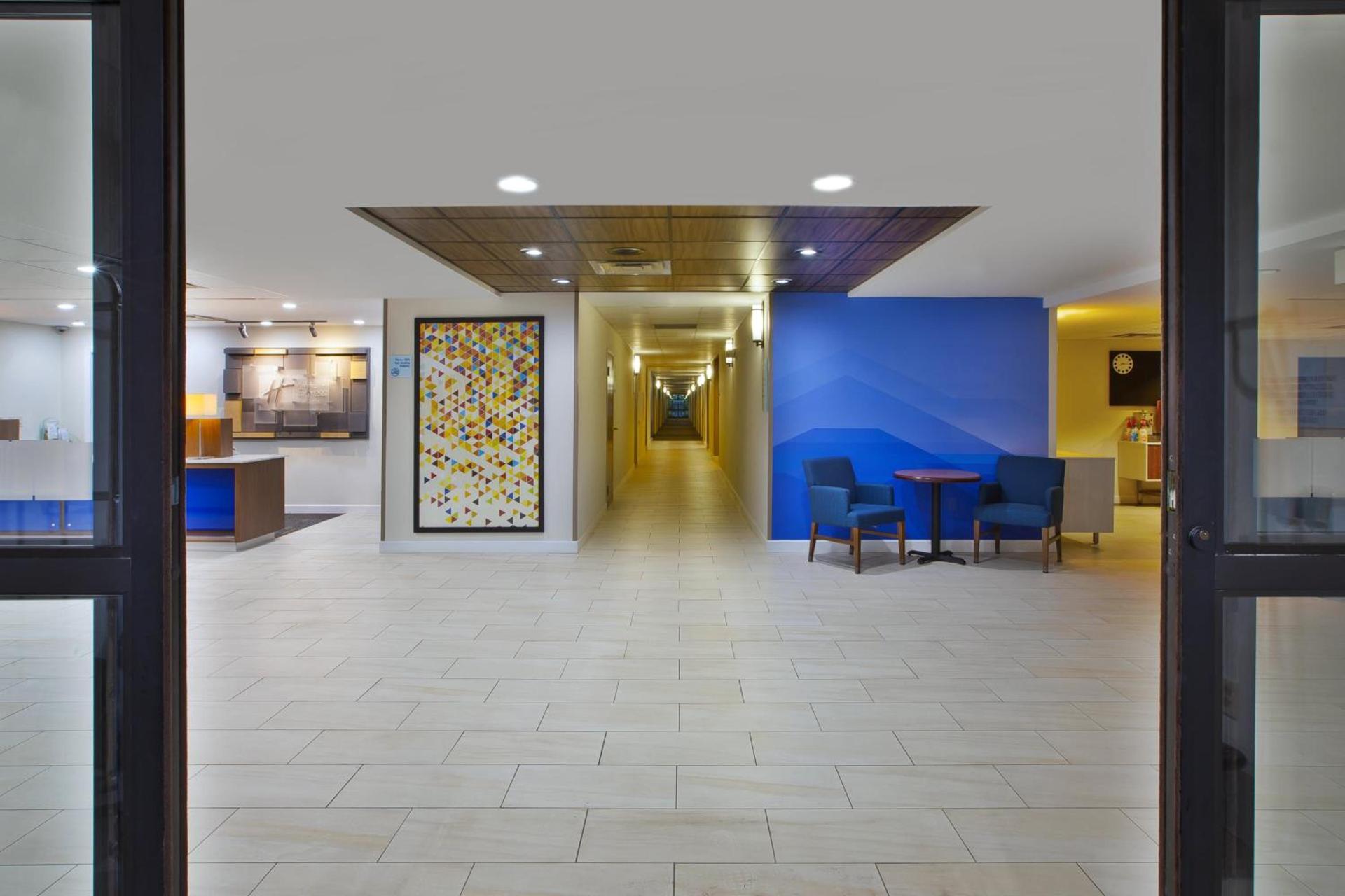 Holiday Inn Express Hotel & Suites Cincinnati Northeast-Milford by IHG photo 19