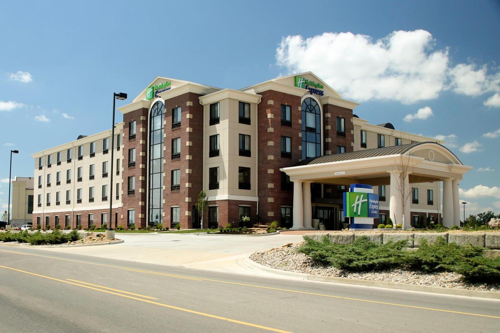 Holiday Inn Express & Suites Marion Northeast by IHG — hotel in Marion
