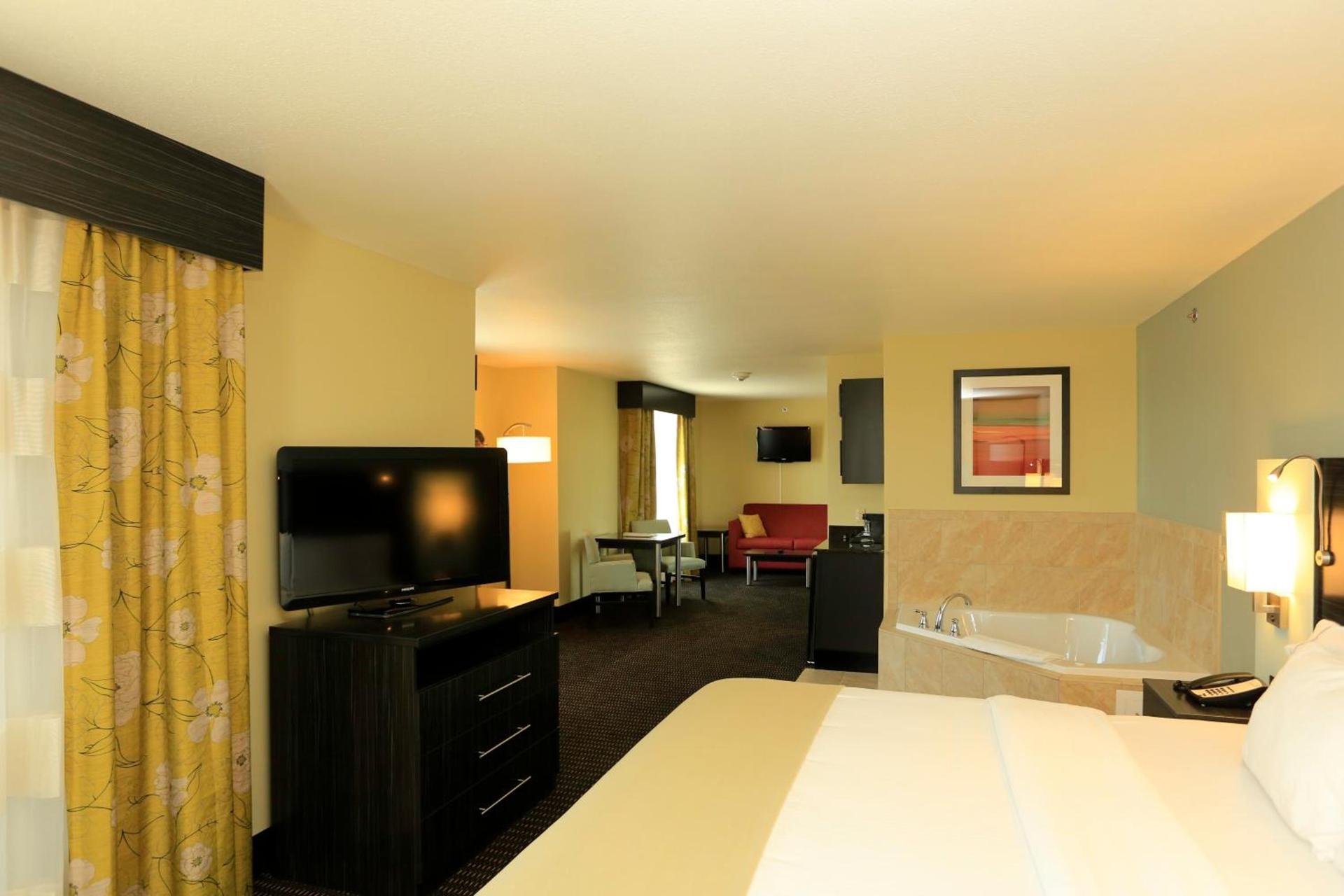 Holiday Inn Express & Suites Marion Northeast by IHG photo 29