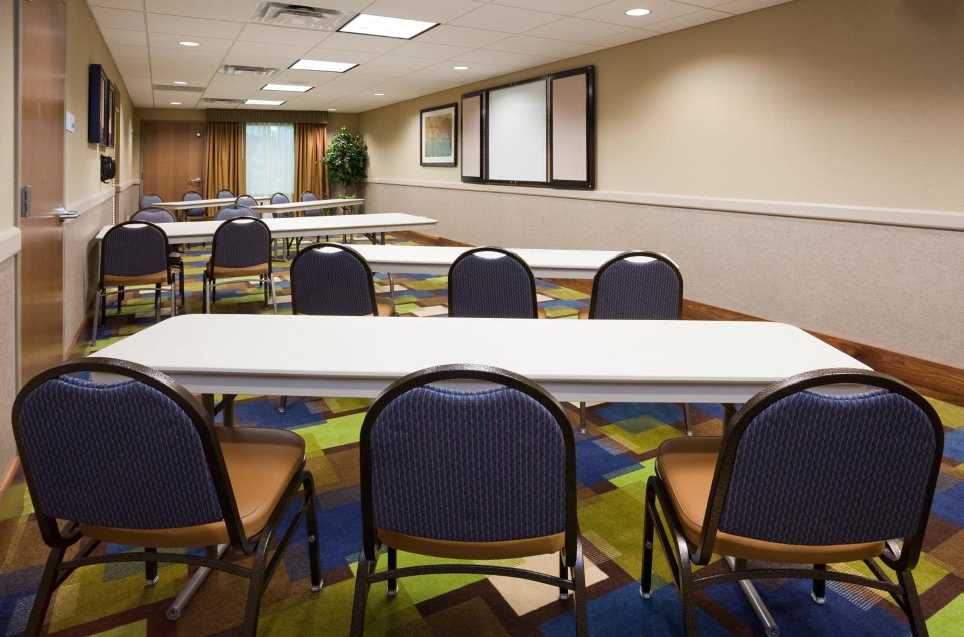Holiday Inn Express Hotel & Suites Mankato East by IHG photo 62