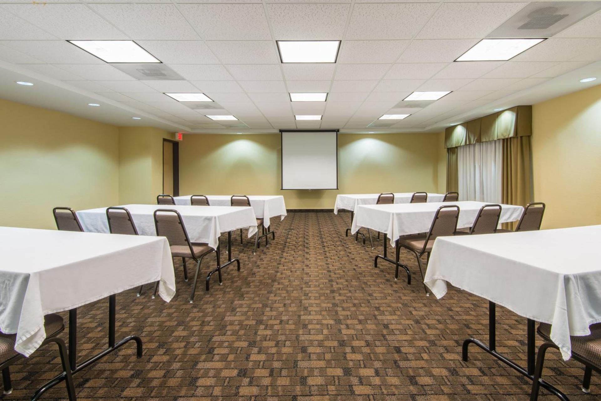 Holiday Inn Express Hotel & Suites El Dorado by IHG photo 4