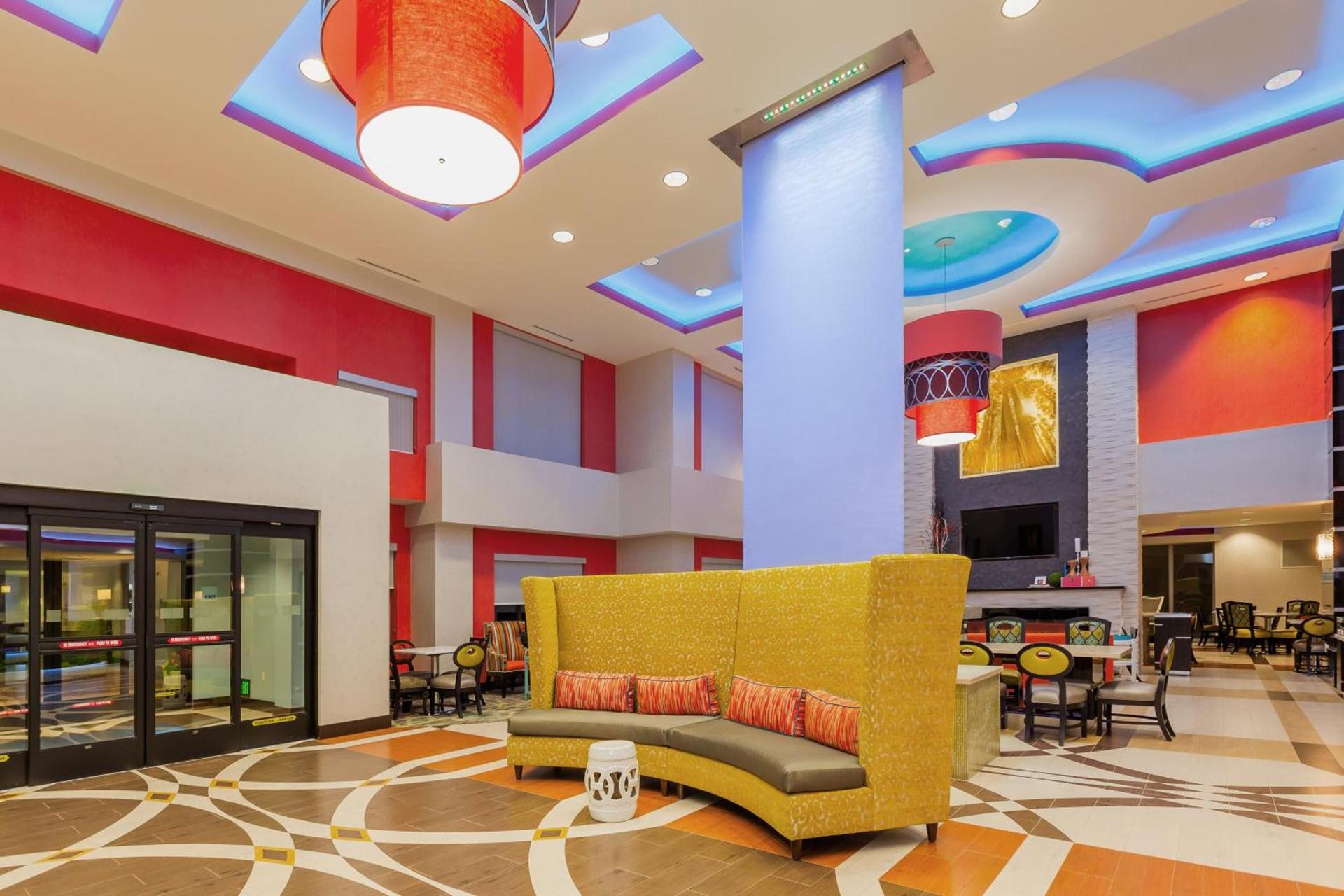 Holiday Inn Express & Suites Eureka by IHG photo 9