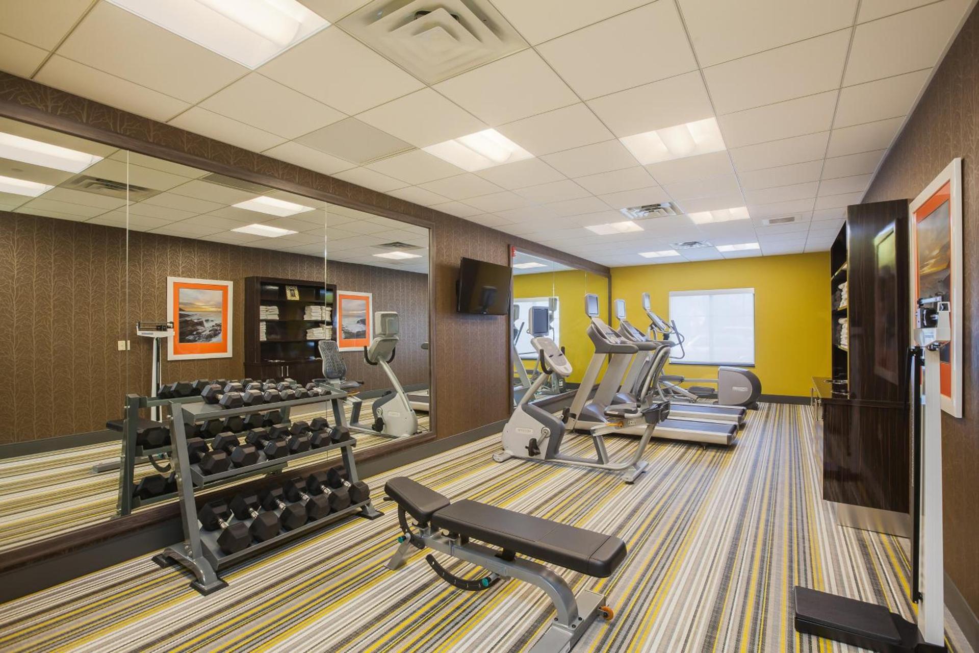 Holiday Inn Express & Suites Eureka by IHG photo 11