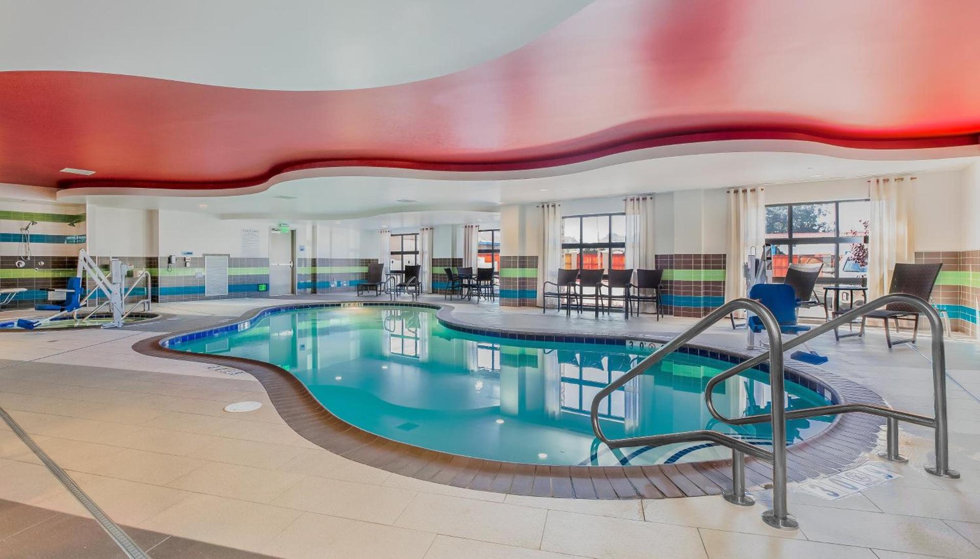 Holiday Inn Express & Suites Eureka by IHG photo 27