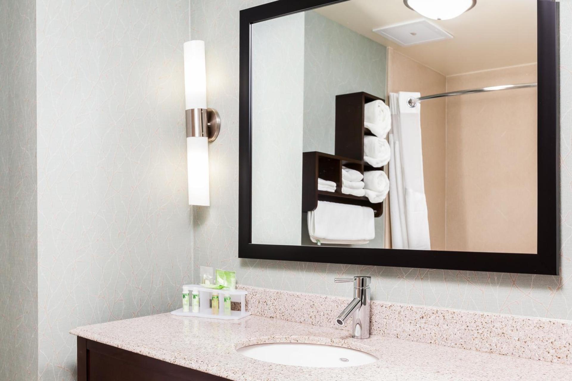 Holiday Inn Express & Suites Eureka by IHG photo 20