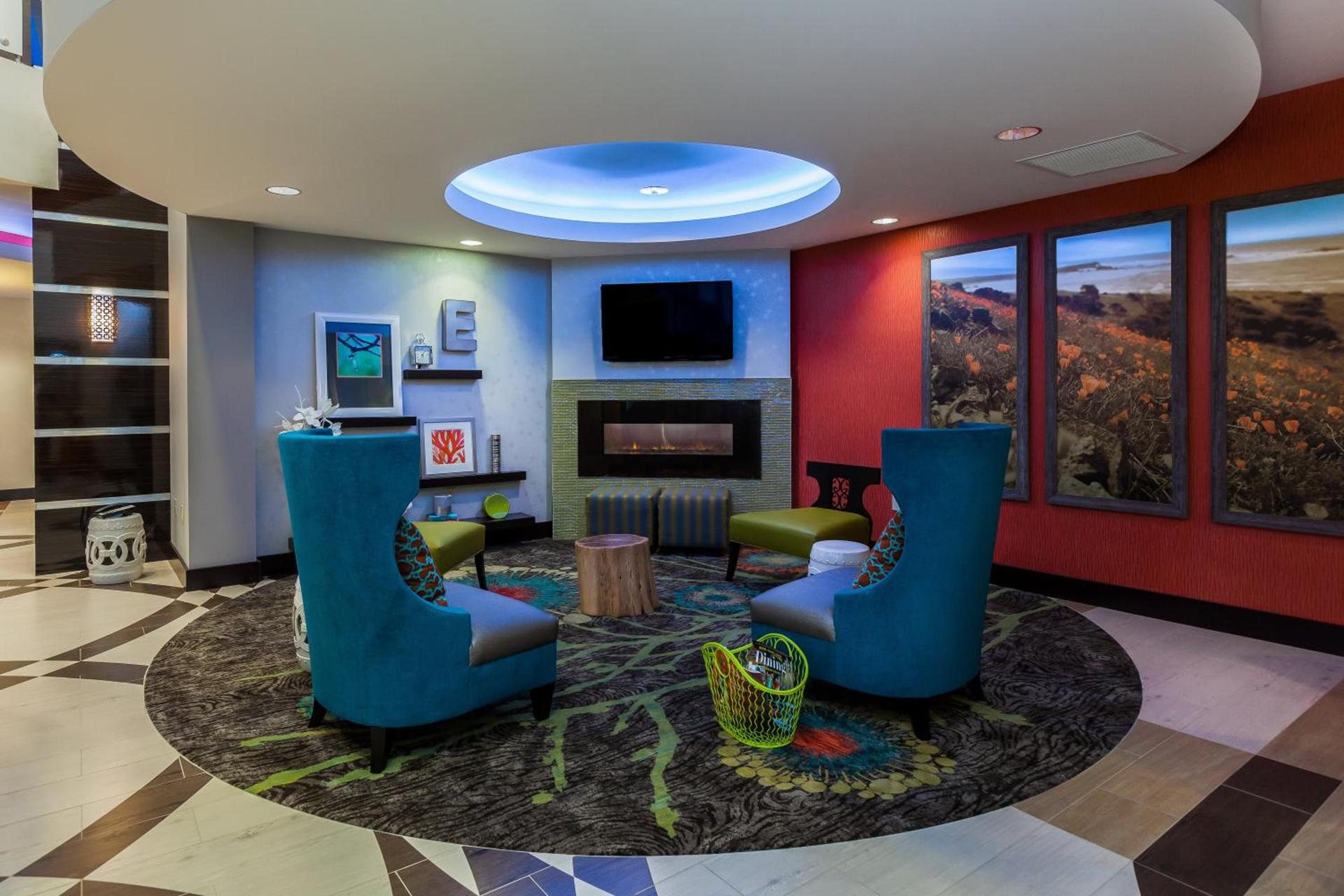 Holiday Inn Express & Suites Eureka by IHG photo 12