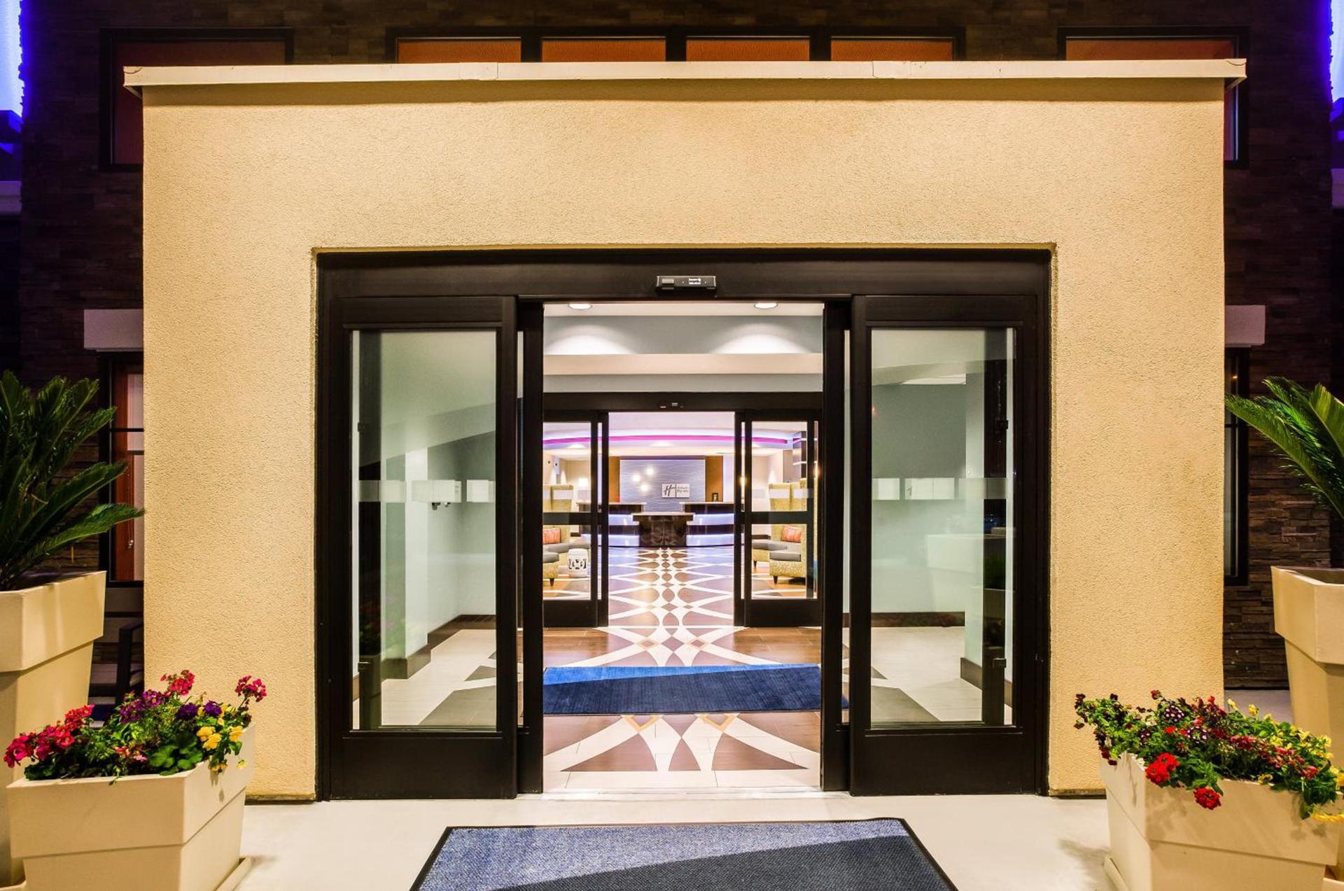 Holiday Inn Express & Suites Eureka by IHG photo 13