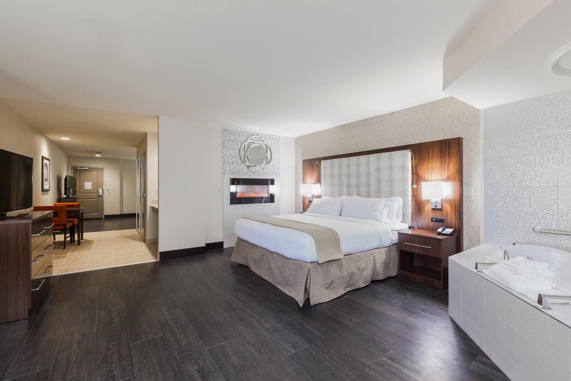 Holiday Inn Express & Suites Eureka by IHG photo 39