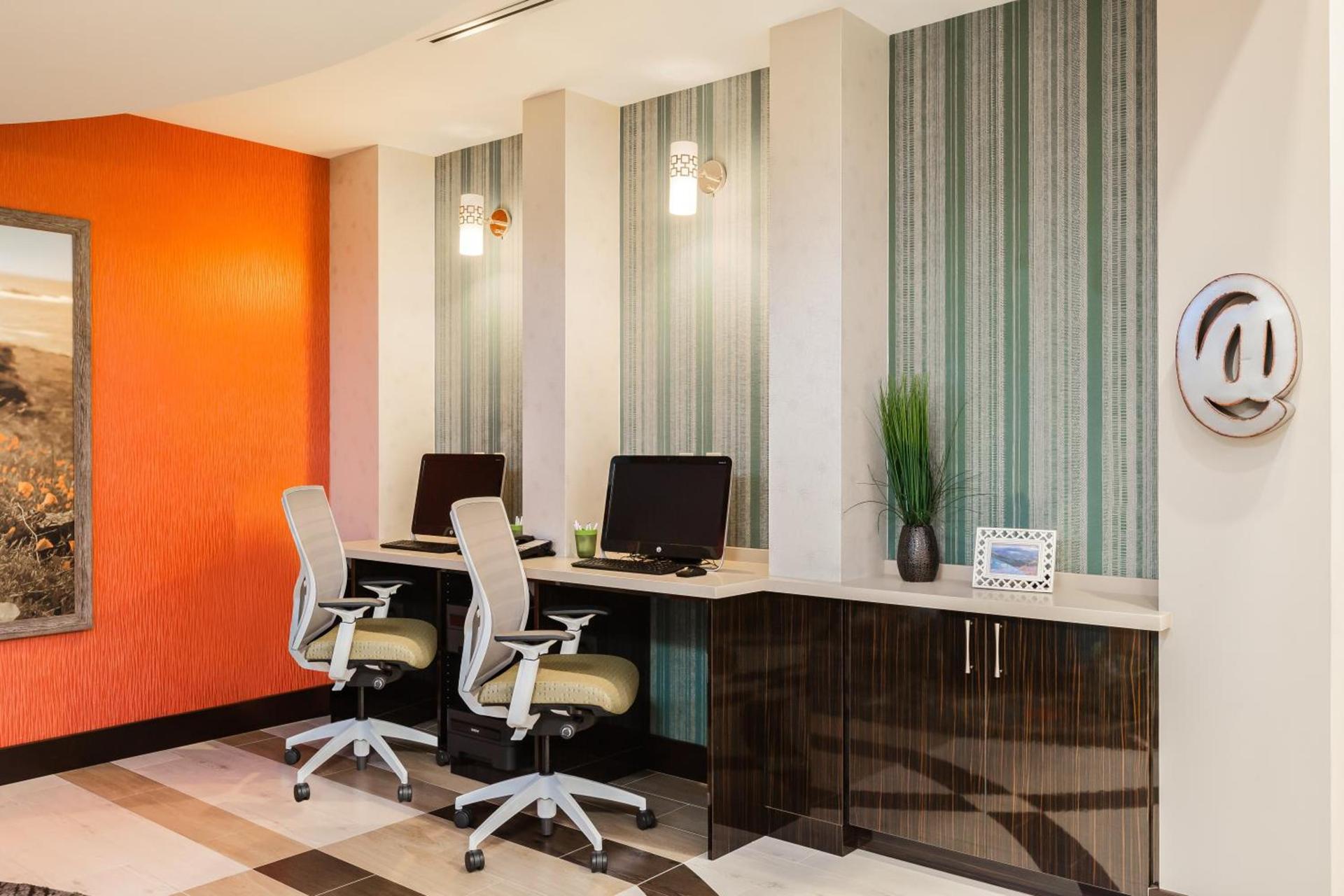 Holiday Inn Express & Suites Eureka by IHG photo 14