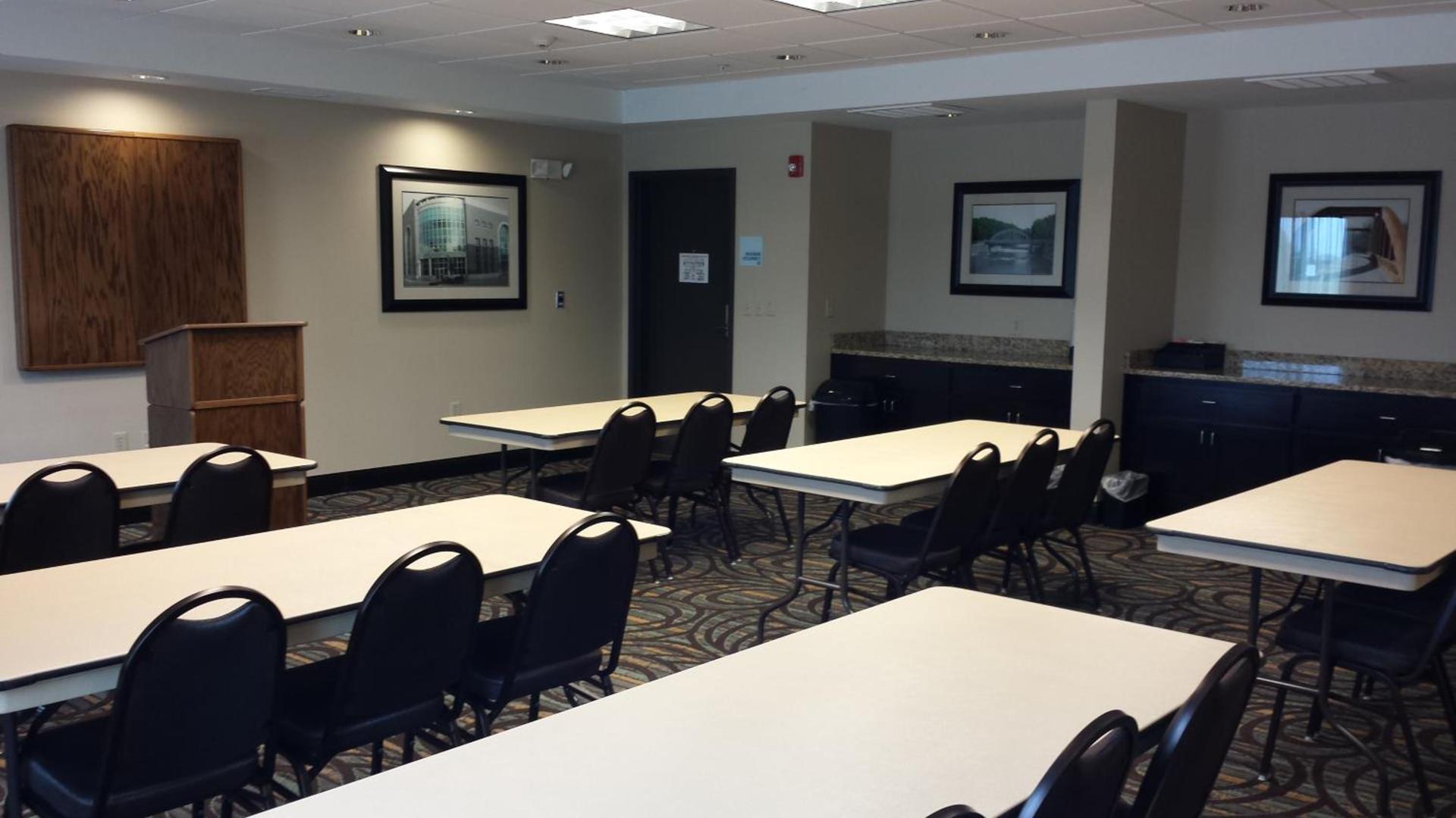 Holiday Inn Express & Suites Nevada by IHG photo 44