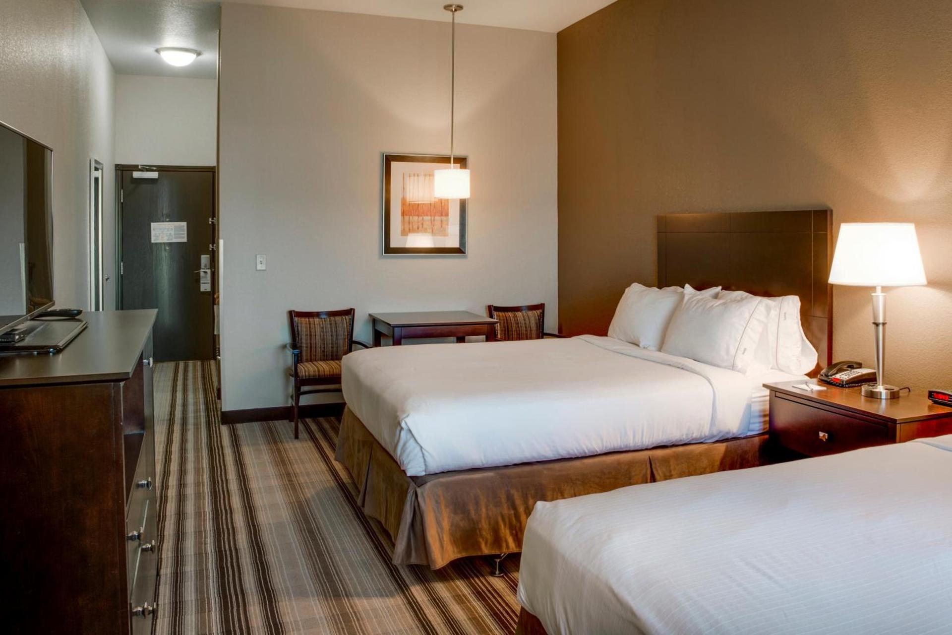 Holiday Inn Express & Suites Nevada by IHG photo 70
