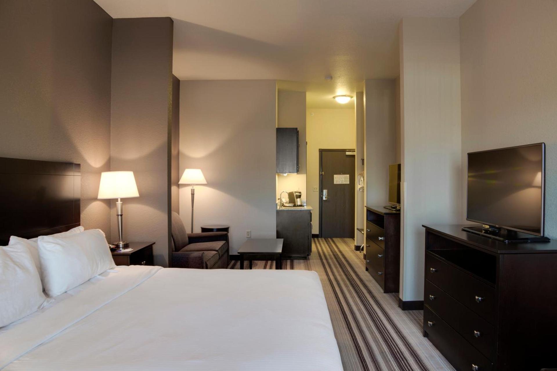 Holiday Inn Express & Suites Nevada by IHG photo 54
