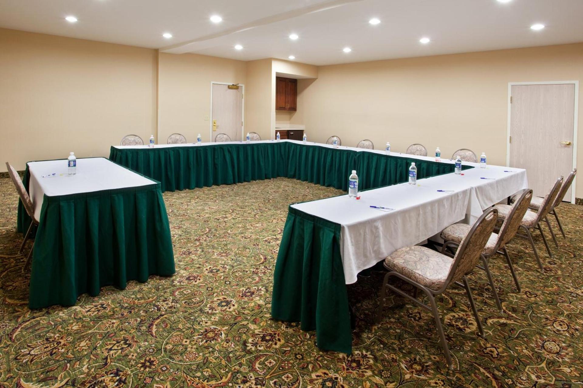 Holiday Inn Express Hotel & Suites Marion by IHG photo 11