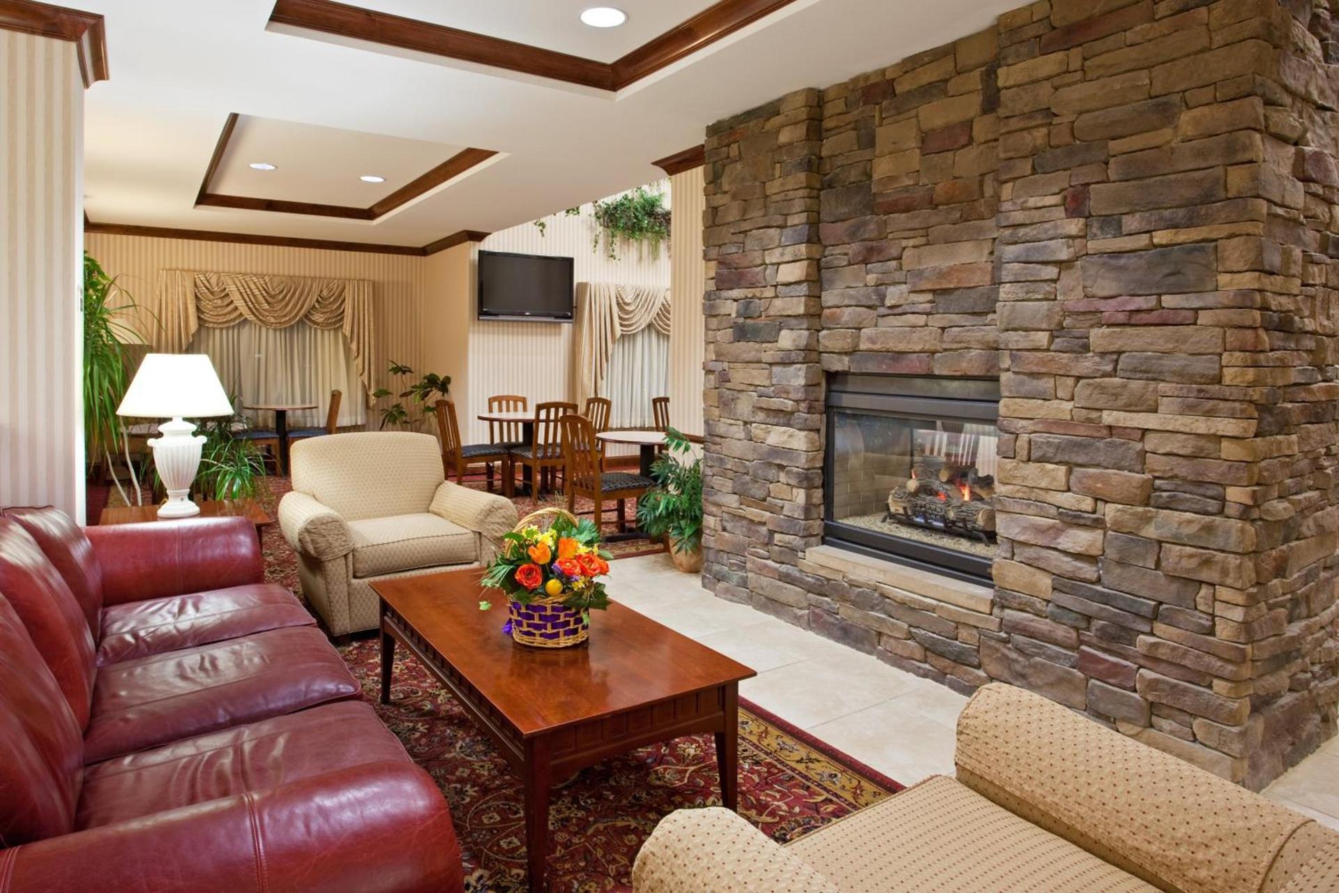 Holiday Inn Express Hotel & Suites Marion by IHG photo 5
