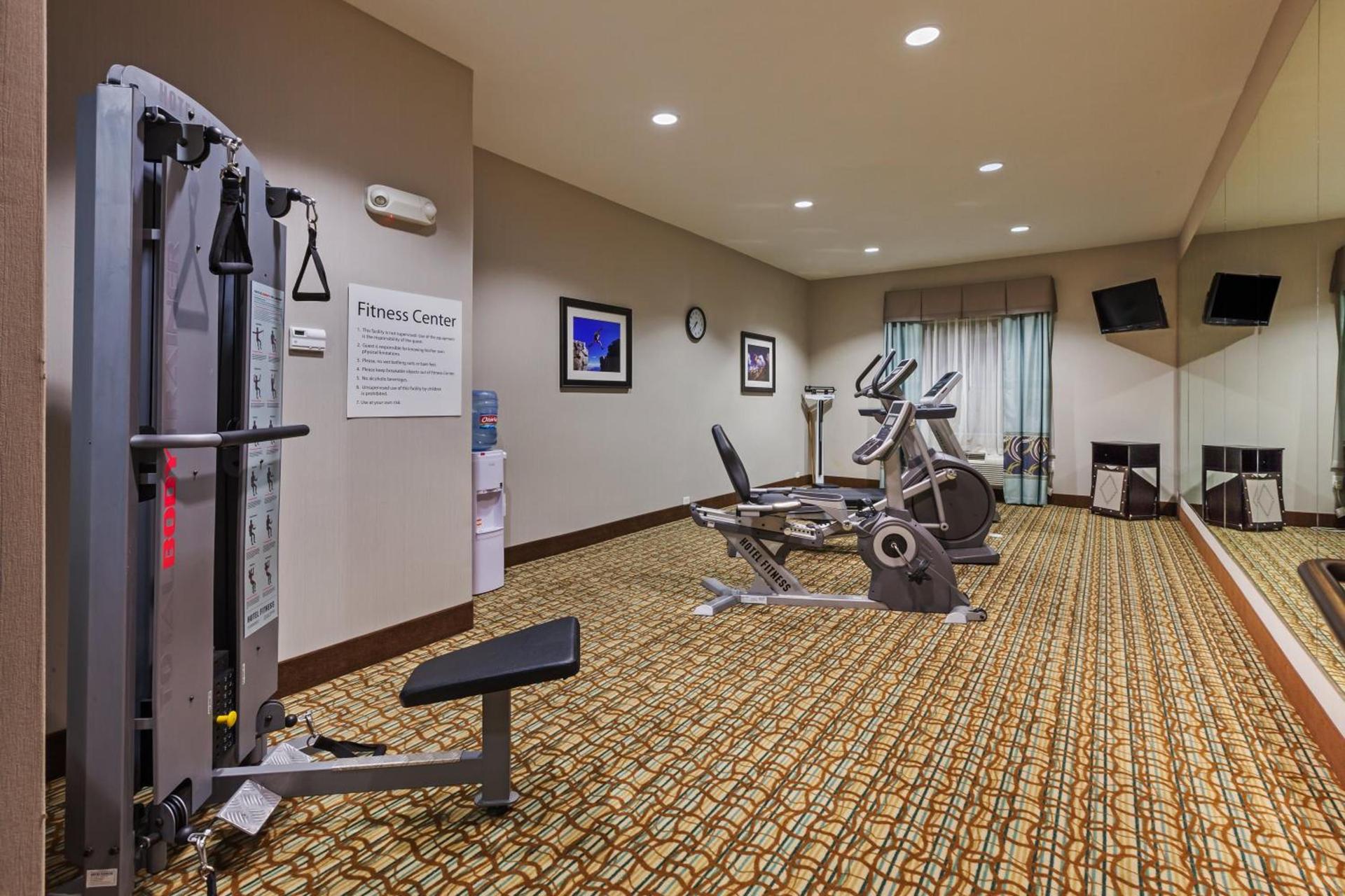 Holiday Inn Express & Suites Cleveland by IHG photo 16