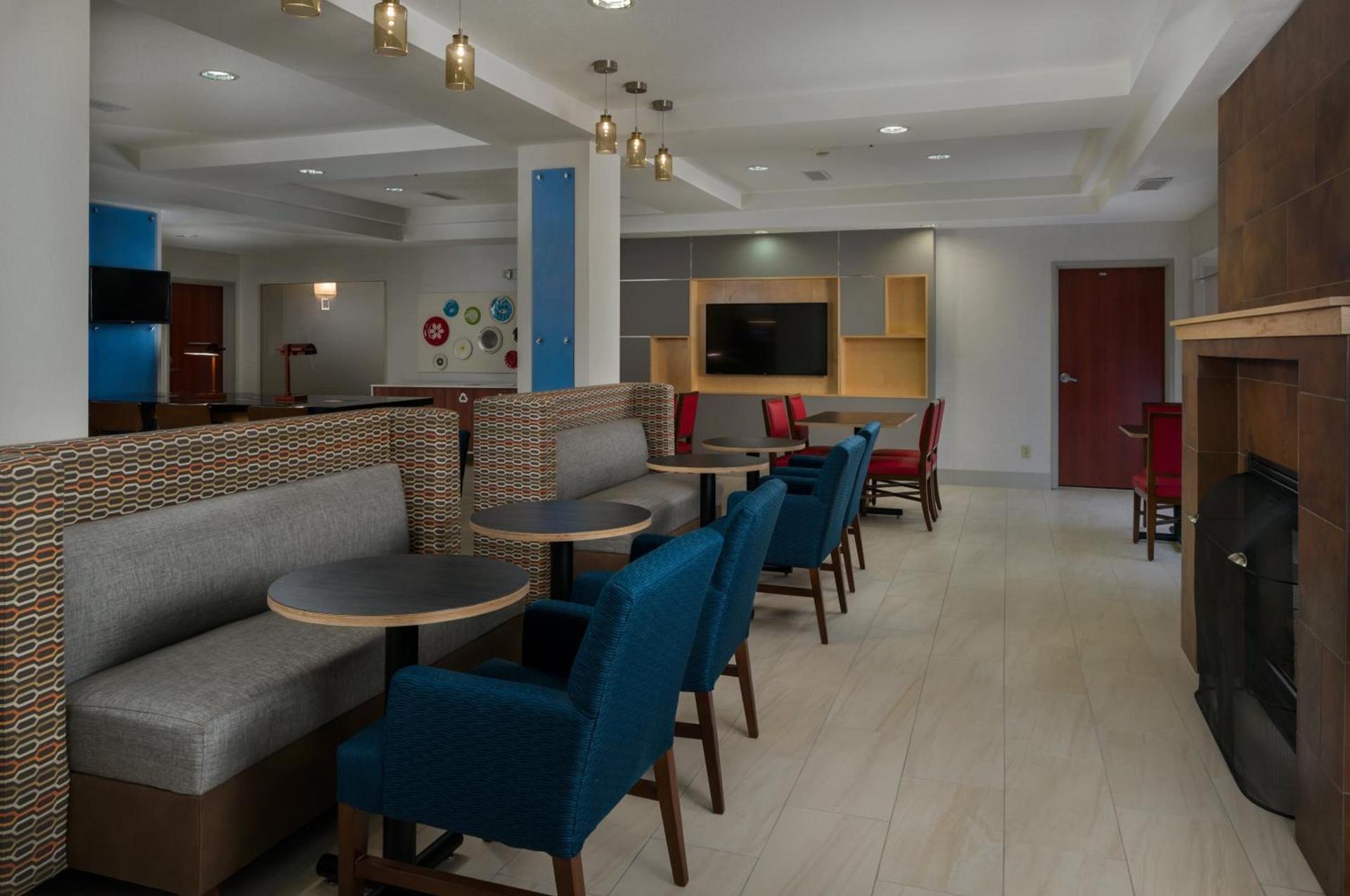 Holiday Inn Express Lawrence by IHG photo 8