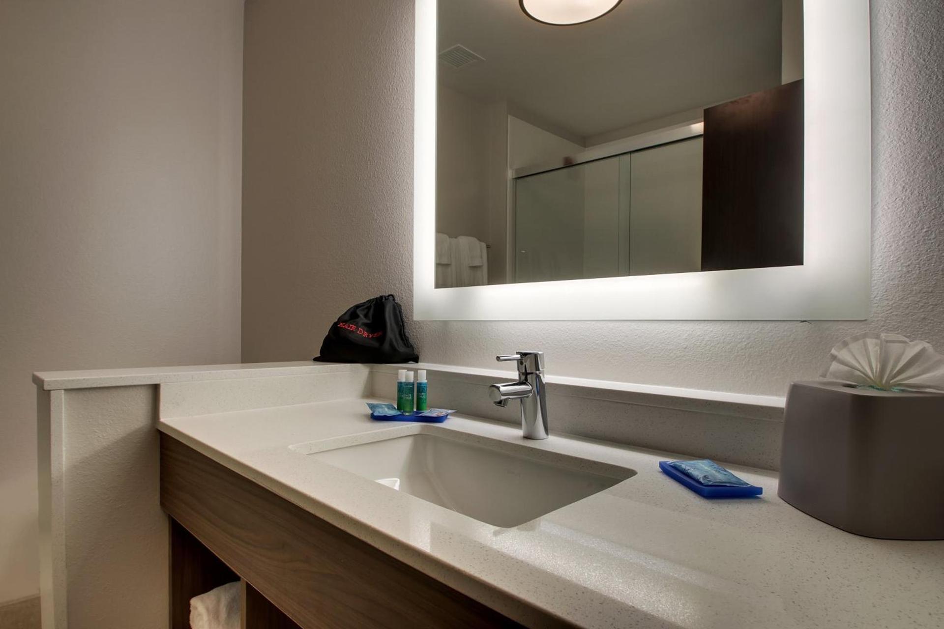 Holiday Inn Express & Suites - Mount Vernon by IHG photo 8