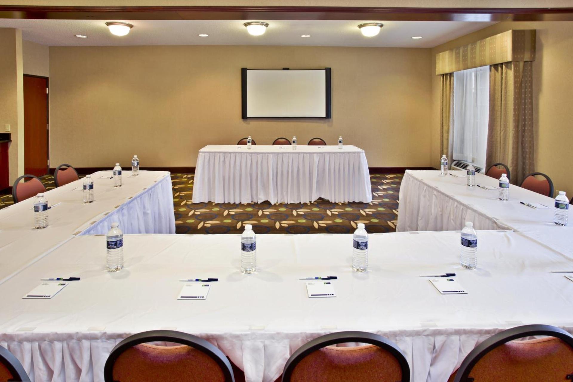 Holiday Inn Express Hotel & Suites Woodhaven by IHG photo 25