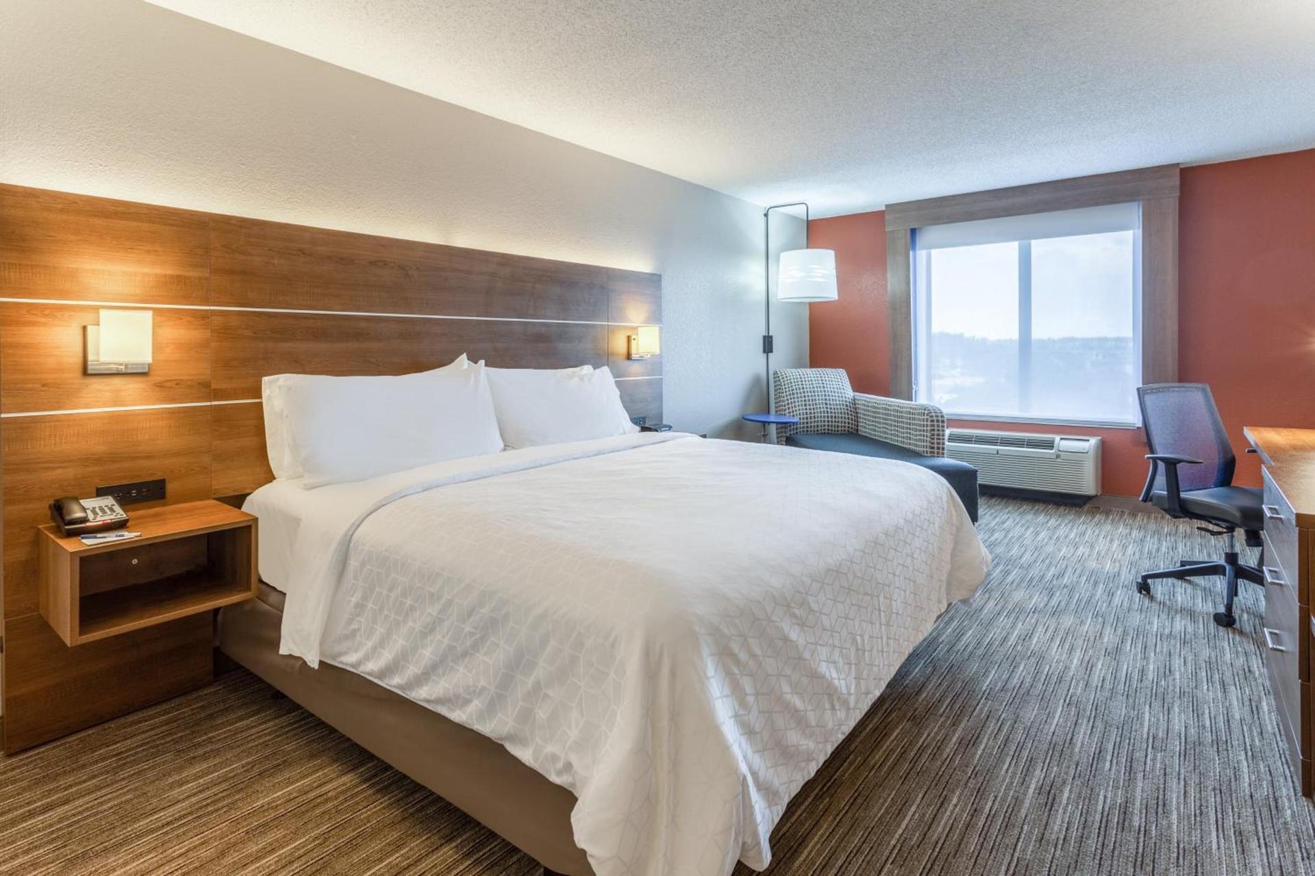 Holiday Inn Express & Suites O'Fallon-Shiloh by IHG photo 12