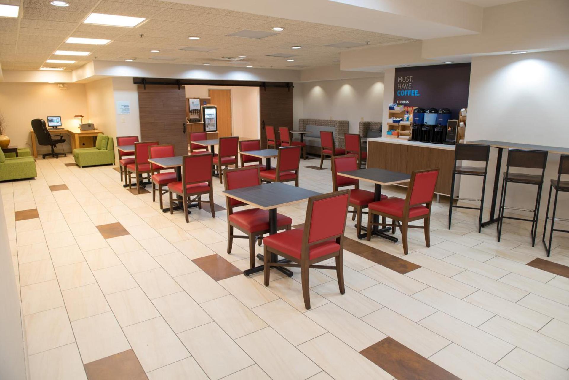 Holiday Inn Express Hotel & Suites Elkhart-South by IHG photo 37
