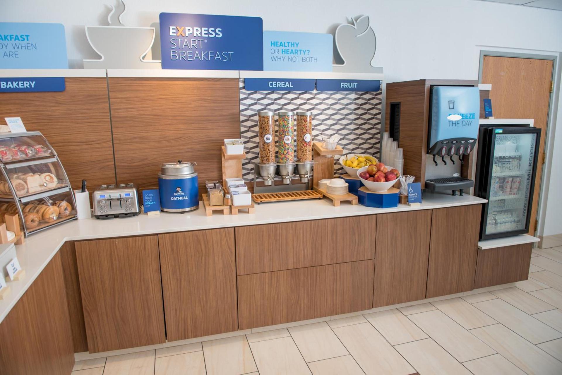 Holiday Inn Express Hotel & Suites Elkhart-South by IHG photo 14