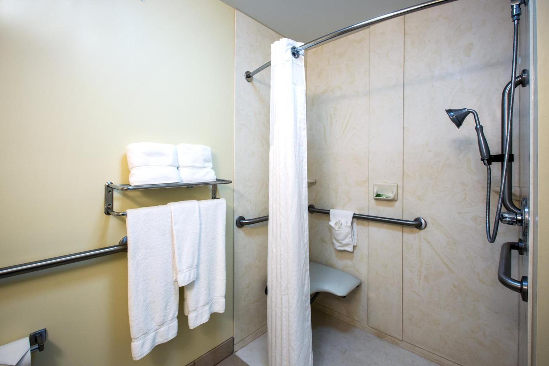 Holiday Inn Express & Suites Vandalia by IHG photo 14