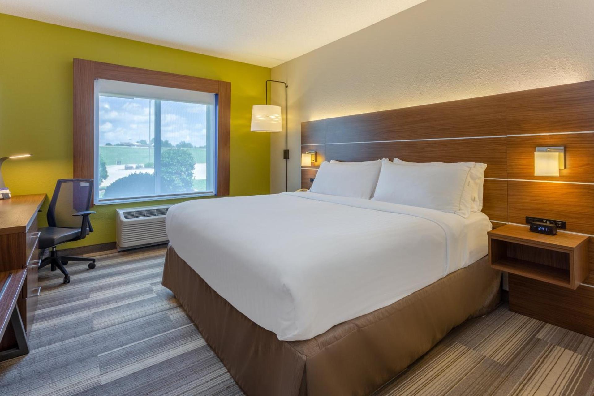 Holiday Inn Express & Suites Vandalia by IHG photo 27