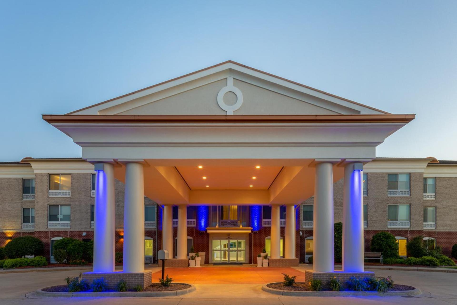 Holiday Inn Express & Suites Vandalia by IHG photo 9